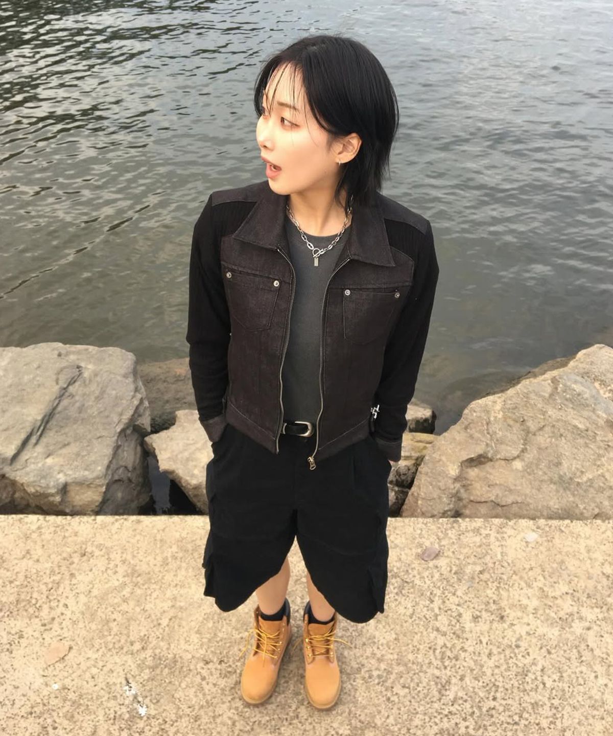 어반디타입(URBANDTYPE) 브롱크스 바이오 워싱 7부 카고 팬츠_블랙