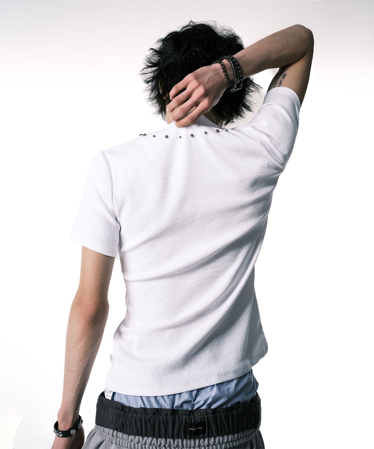 본바이한(BORNBYHAN) STUD HENLEY NECK SHORT SLEEVE WHITE