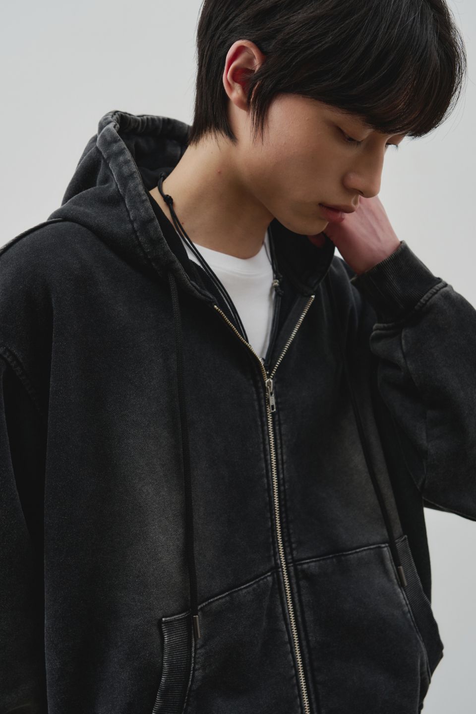 MUSINSA | ALYSS [Renewal] Plain Pigment Crop Hoodie Zip-Up [Washed