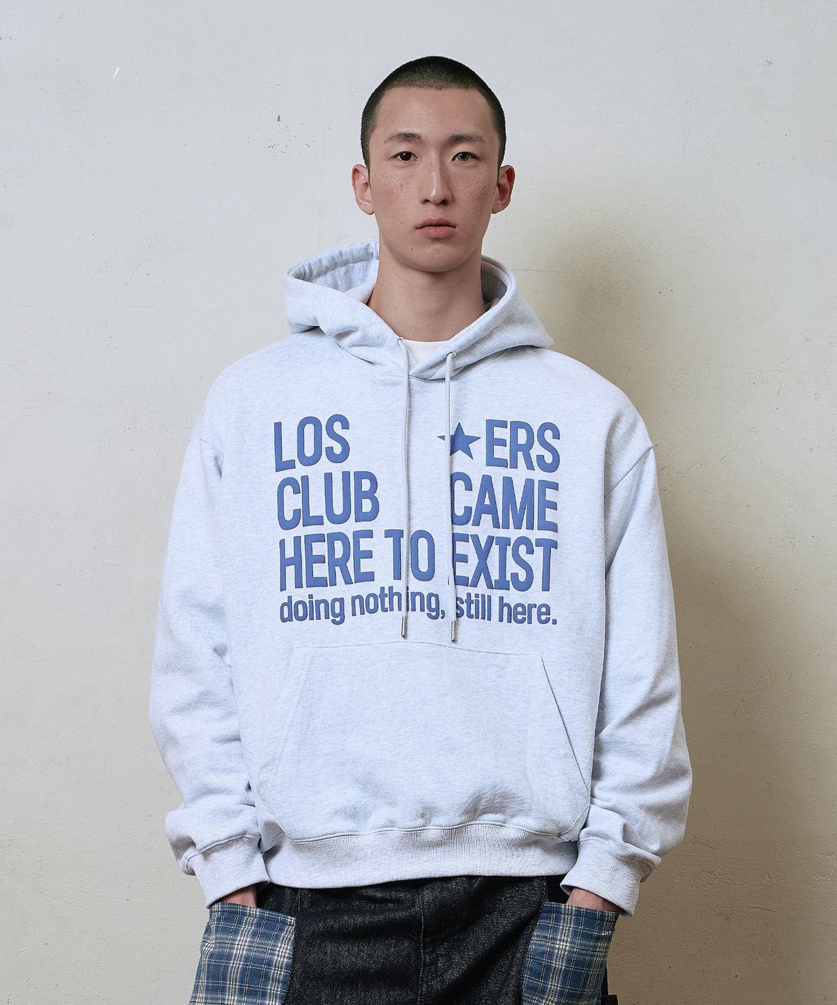 루저스클럽(LOSERS CLUB) 엠보 그래픽 후드티셔츠 멜란지 화이트