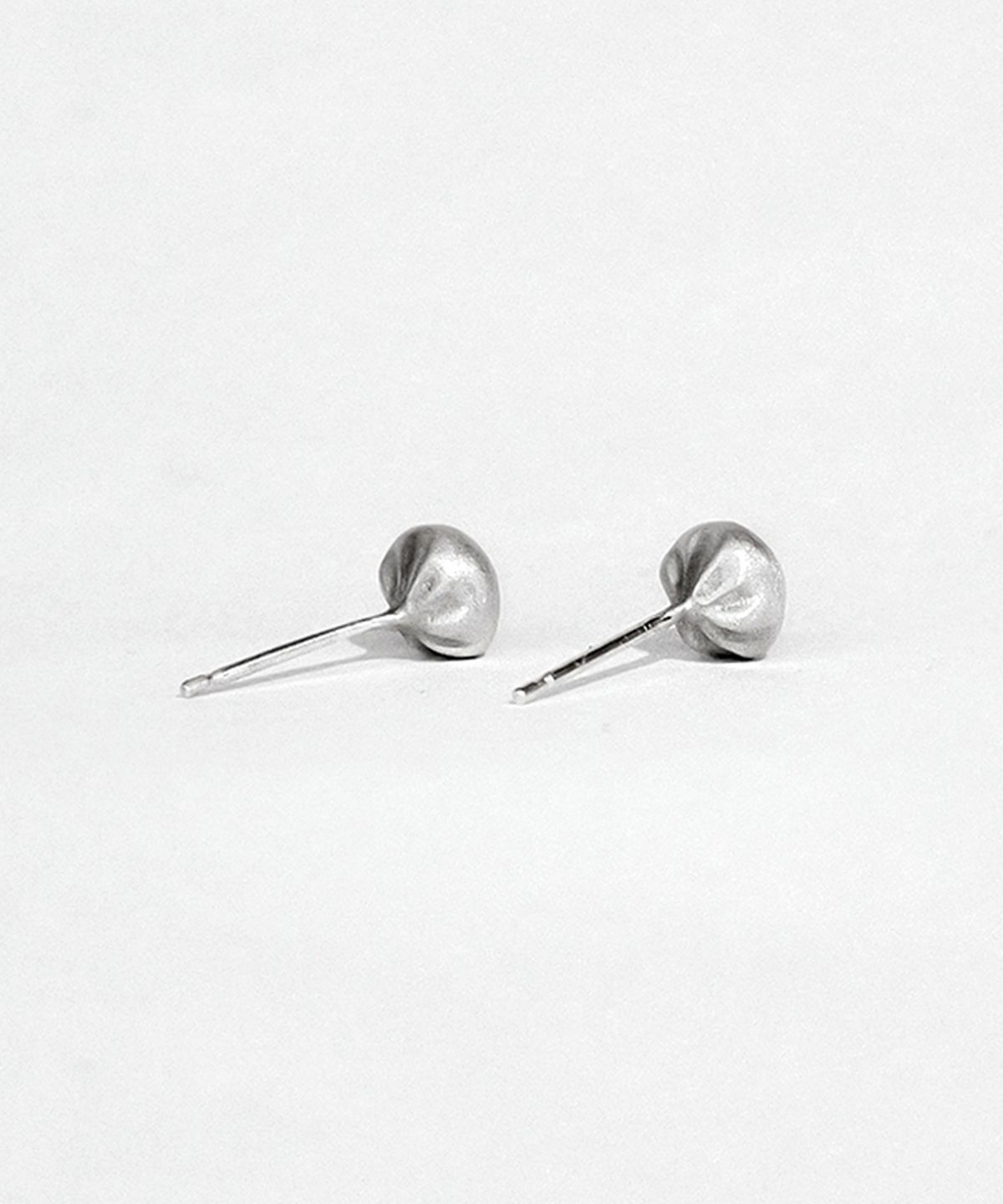 시에가하우스(SIEGA HOUSE) LIKE PEARL EARRINGS