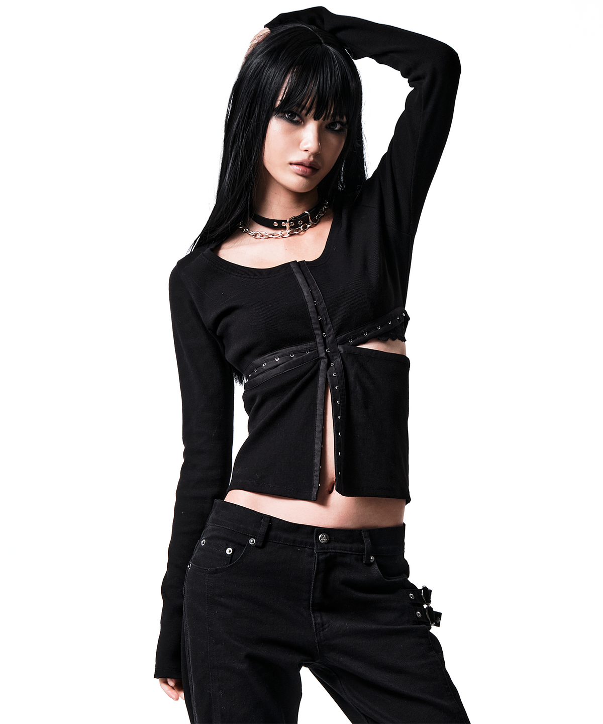 이양(EYANG) CROSS HOOK CUT-OUT CARDIGAN BLACK
