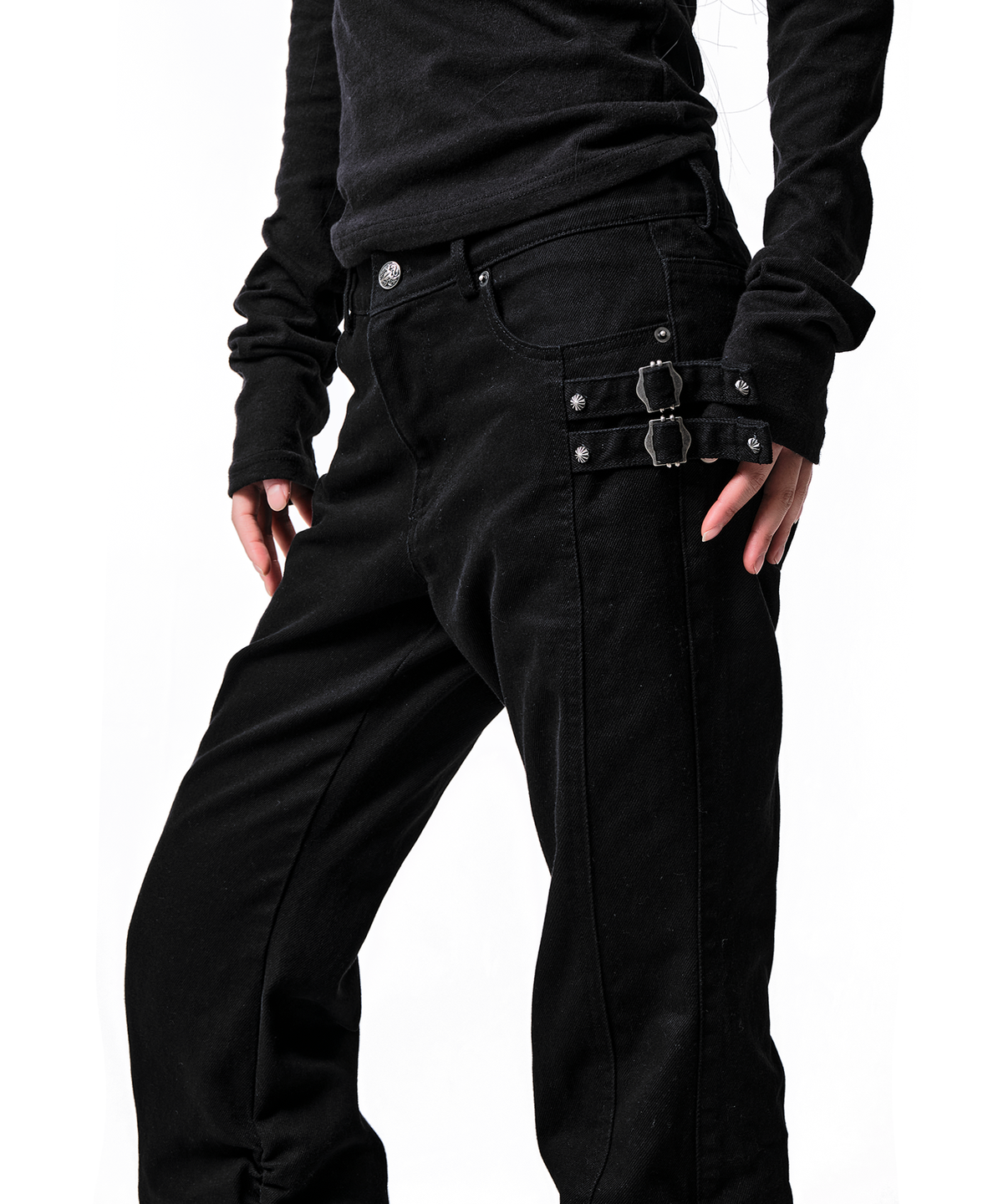 이양(EYANG) DOUBLE SIDE TAB BOOTS-CUT PANTS BLACK
