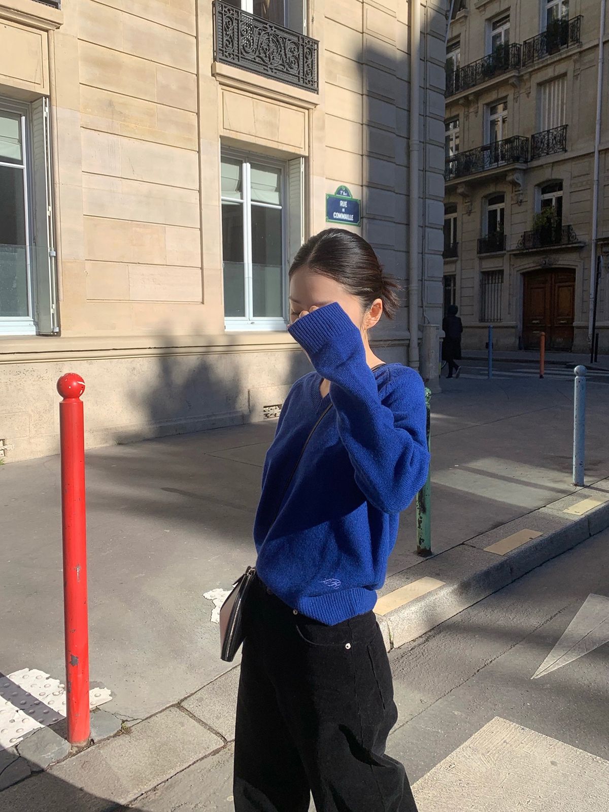 오헤브(AU RÊVE) 마들렌 브이넥 풀오버 블루