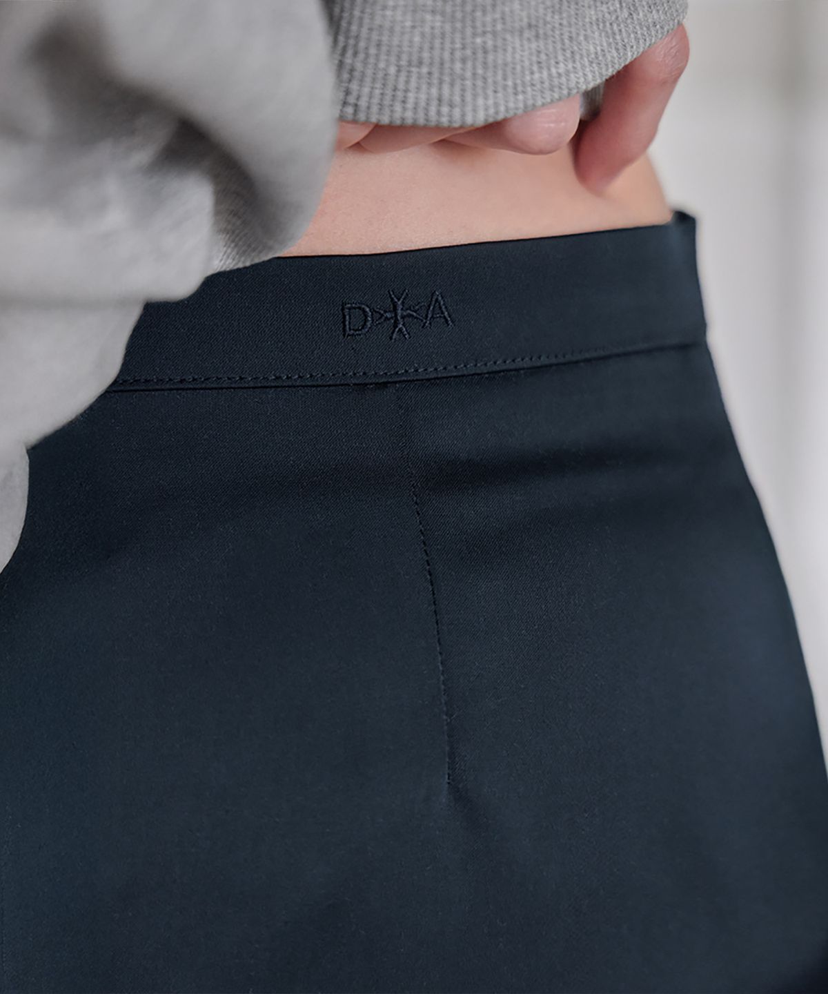 런던다다(LONDONDADA) Silky Satin Midi Skirt, NAVY