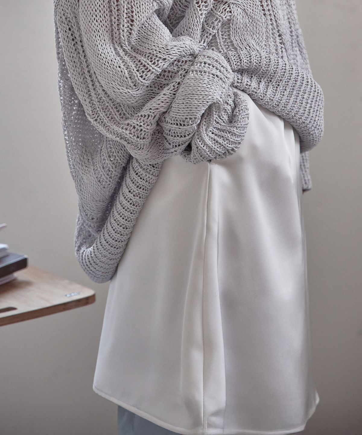 런던다다(LONDONDADA) Silky Satin Midi Skirt, WHITE ONYX