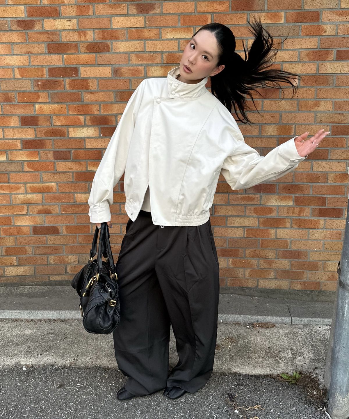 런던다다(LONDONDADA) Curved Over Pintuck Slacks, CHARCOAL