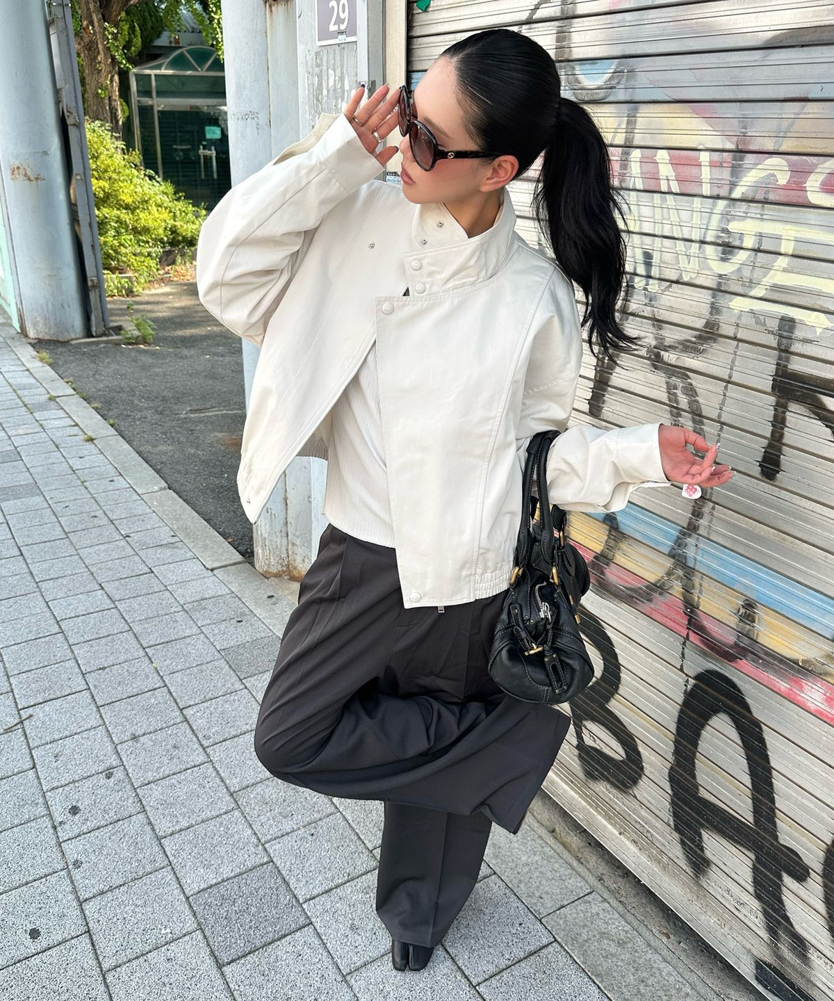 런던다다(LONDONDADA) Curved Over Pintuck Slacks, CHARCOAL
