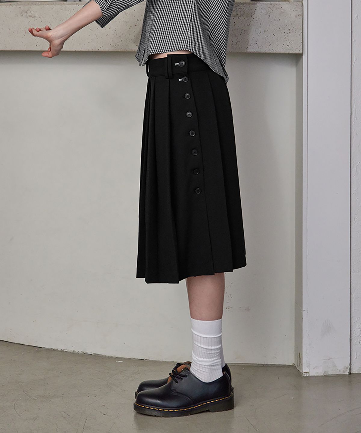 런던다다(LONDONDADA) Pleated Wrap Skirt, BLACK