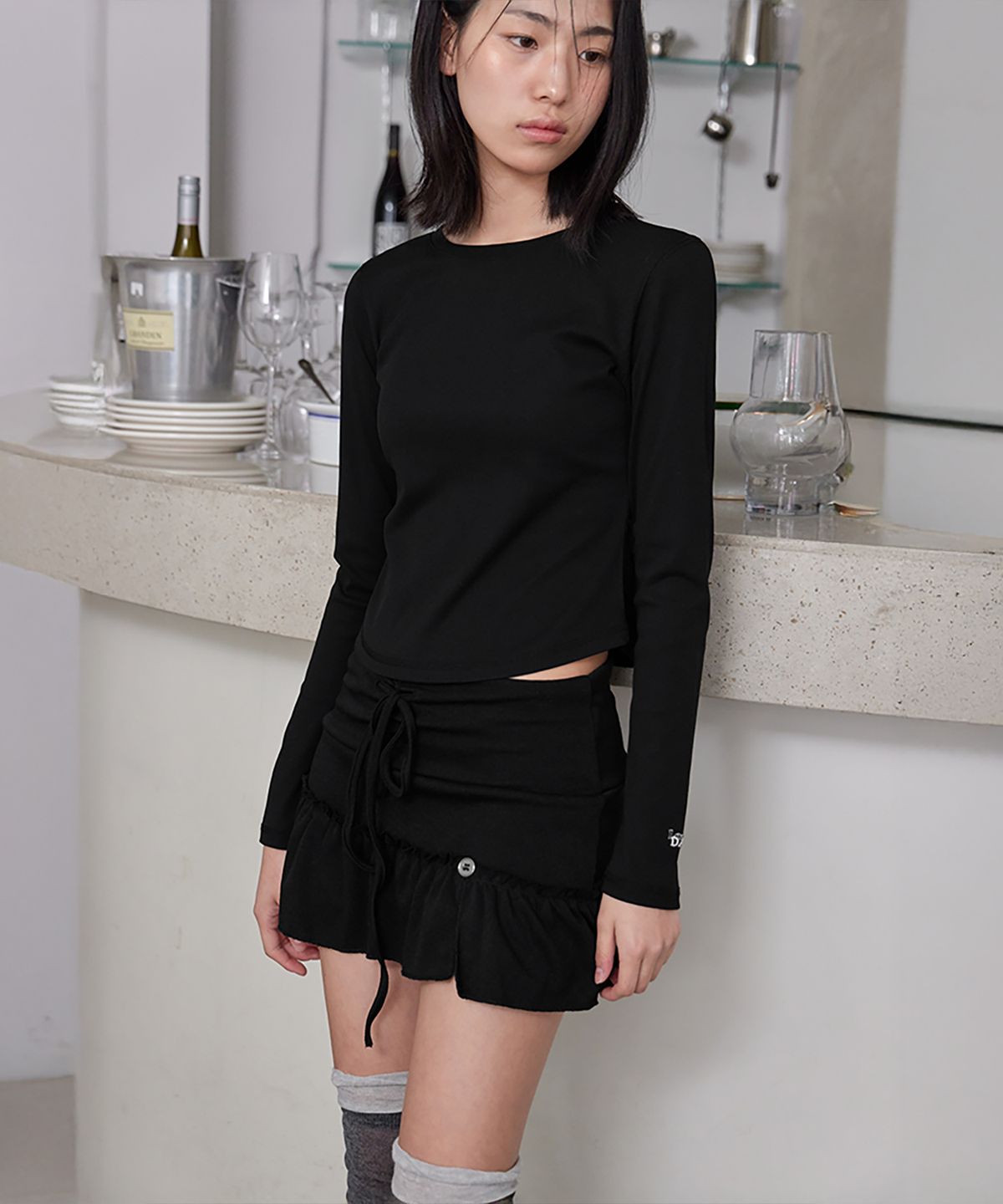 런던다다(LONDONDADA) Cropped Round-Hem Long Sleeve Top, BLACK