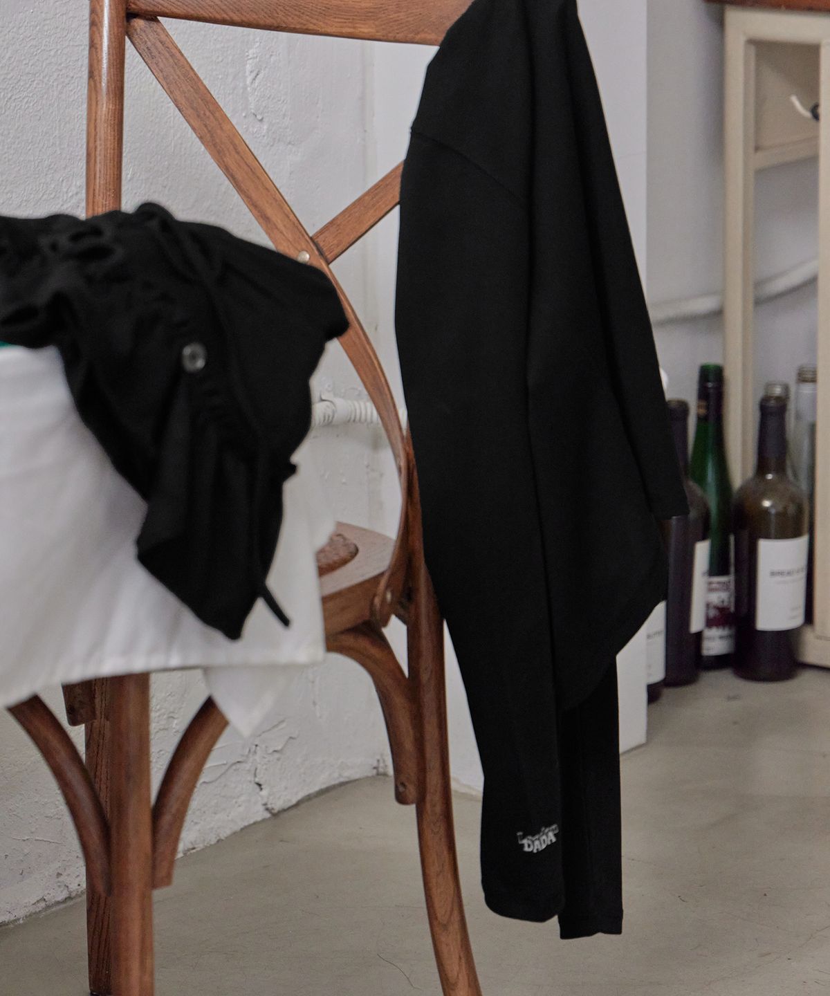 런던다다(LONDONDADA) Cropped Round-Hem Long Sleeve Top, BLACK