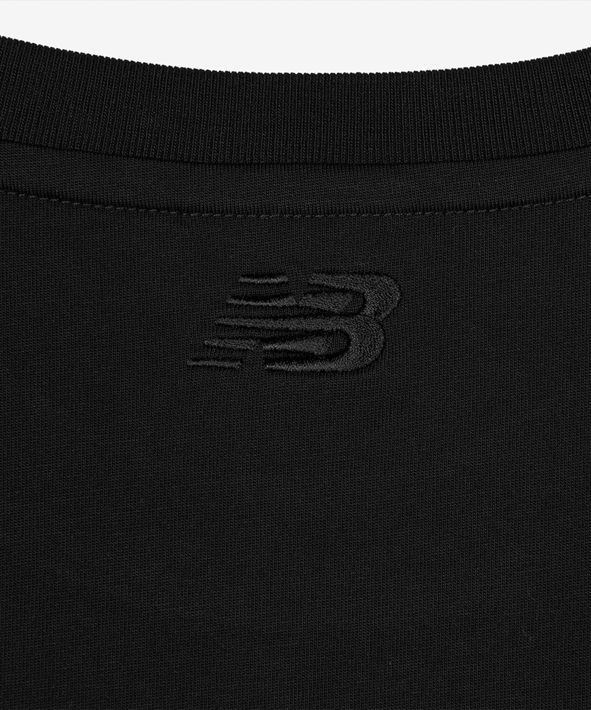 뉴발란스(NEW BALANCE) NBNEG21403 / UNI 에센셜 센터로고 반팔티 (BLACK)
