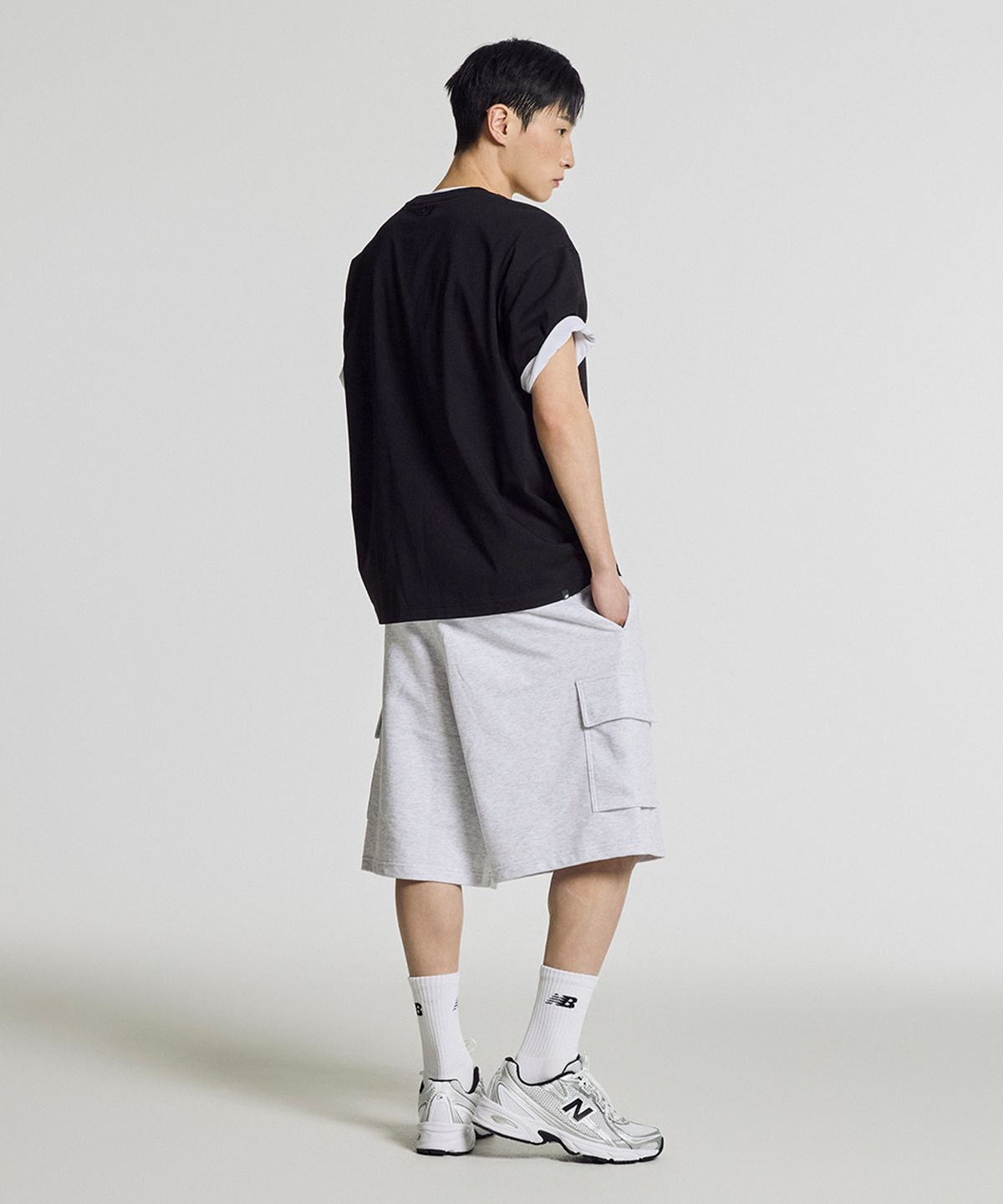 뉴발란스(NEW BALANCE) NBNEG21403 / UNI 에센셜 센터로고 반팔티 (BLACK)