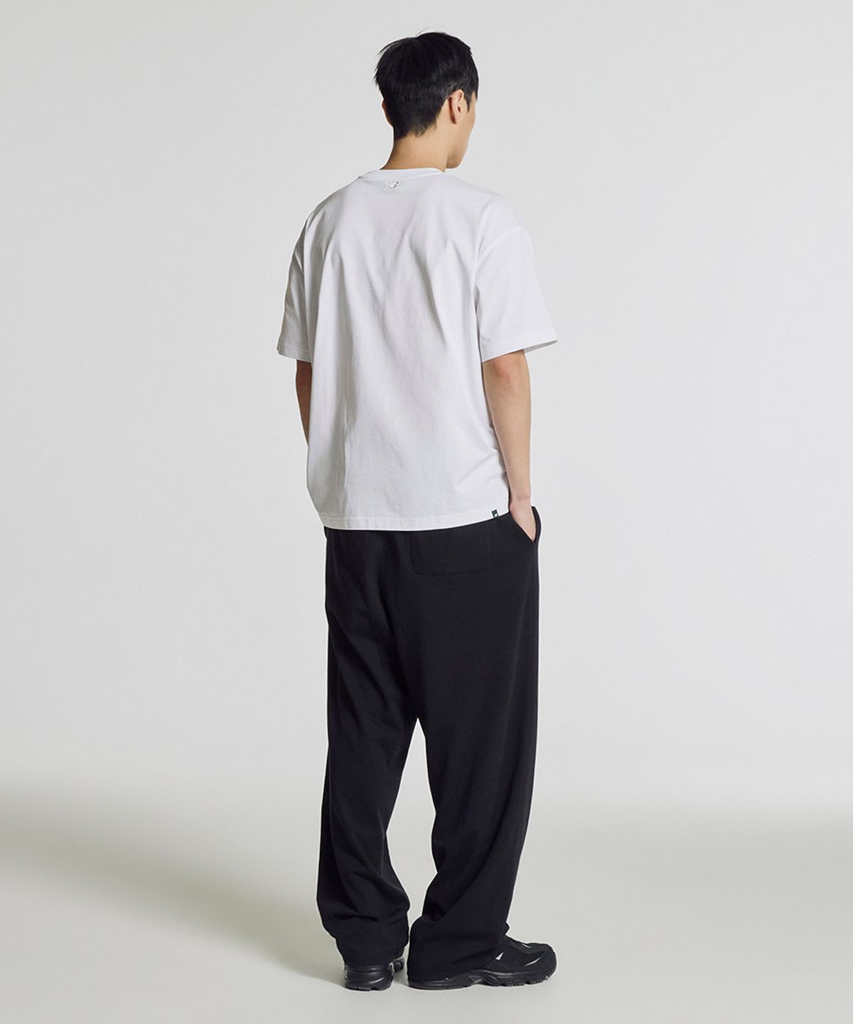 뉴발란스(NEW BALANCE) NBNEG21403 / UNI 에센셜 센터로고 반팔티 (WHITE)