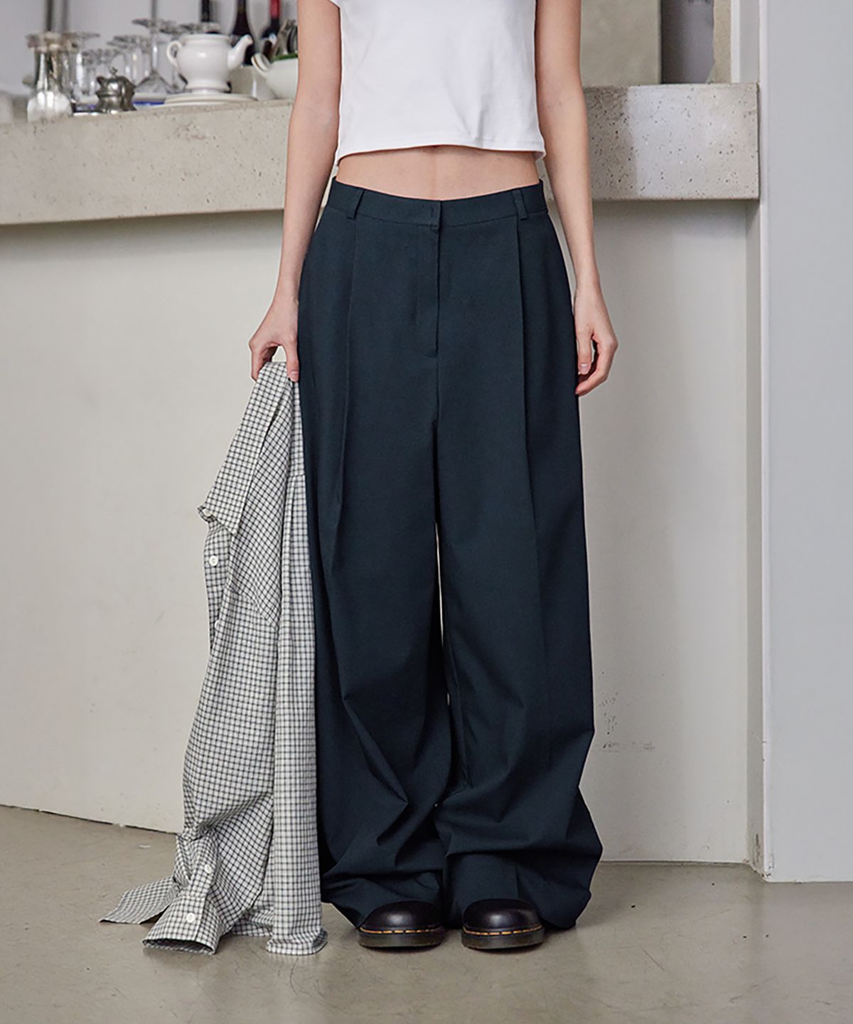 런던다다(LONDONDADA) One-Tuck Over Wide Pants, NAVY