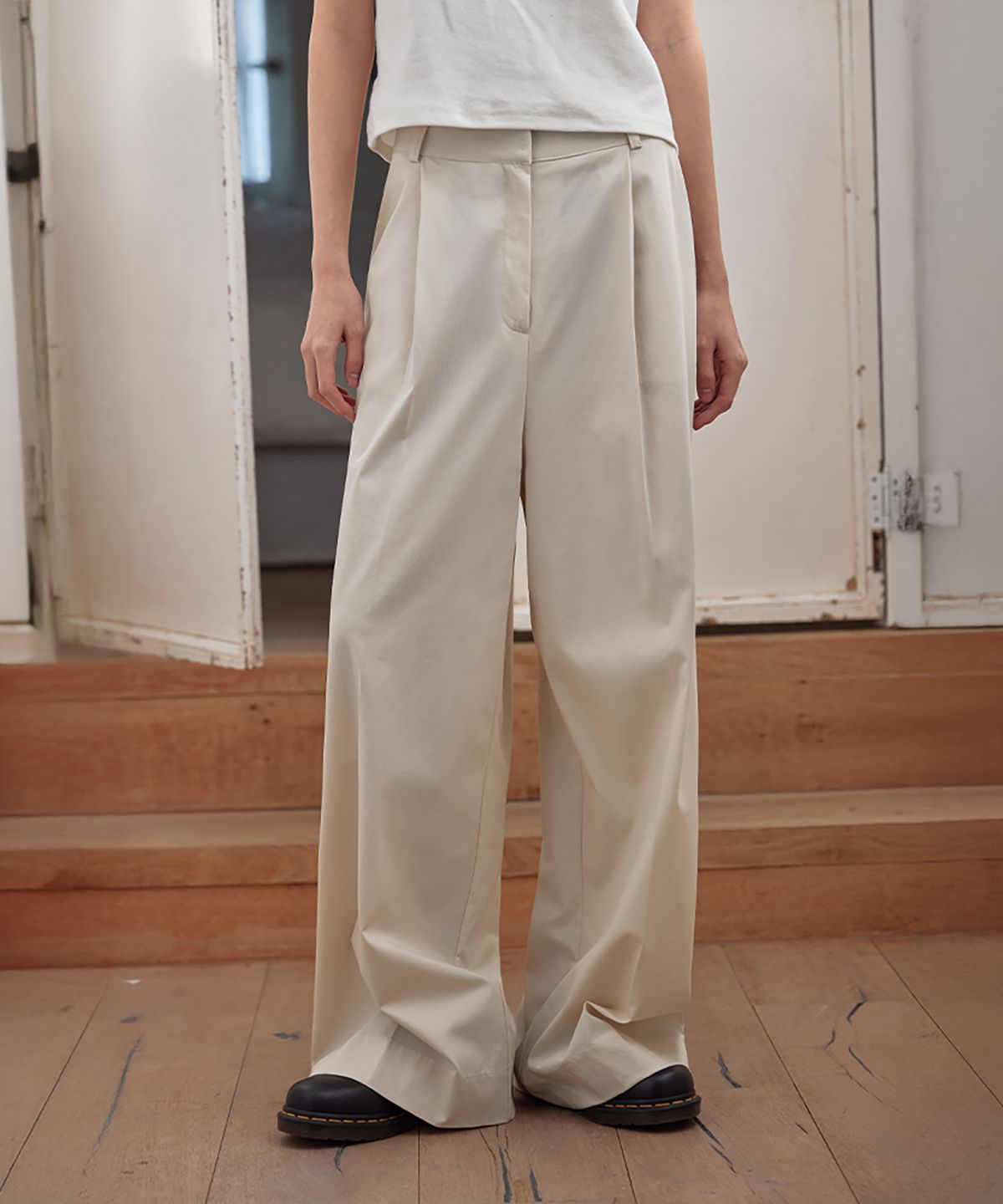 런던다다(LONDONDADA) One-Tuck Over Wide Pants, CREAM