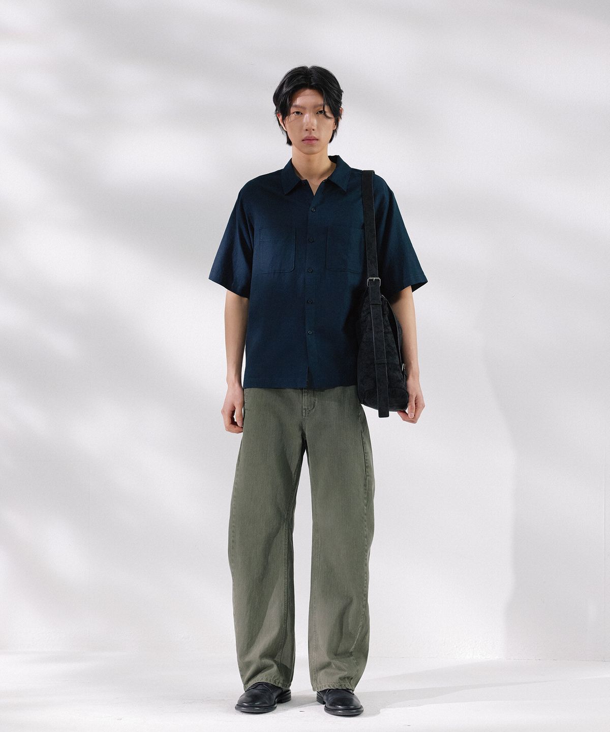 넌블랭크(NONBLANK) 스웨이드 메신저백_BLACK