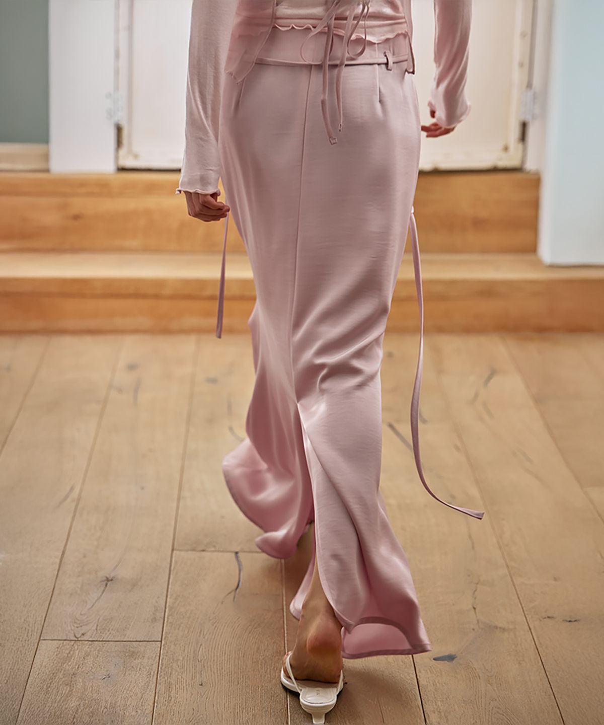 런던다다(LONDONDADA) Glossy Satin Long Skirt, SOFT PINK