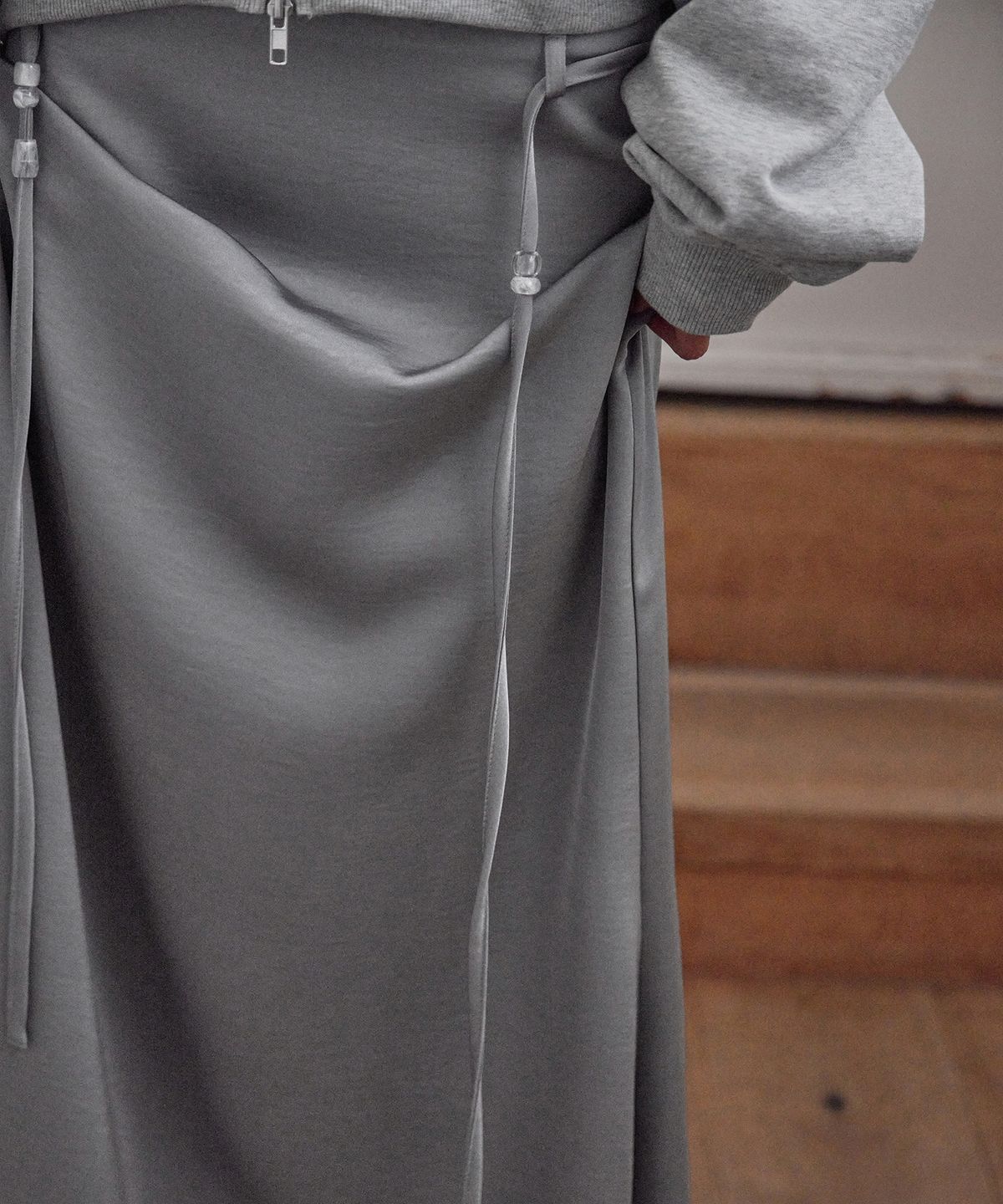 런던다다(LONDONDADA) Glossy Satin Long Skirt, GREY