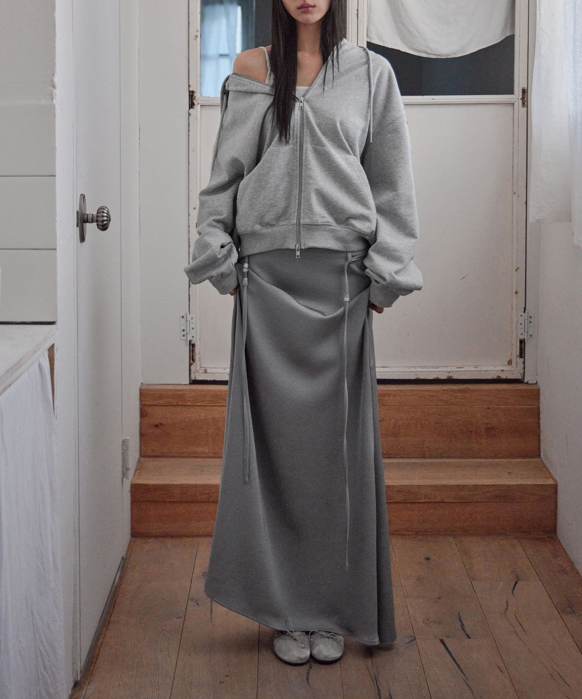 런던다다(LONDONDADA) Glossy Satin Long Skirt, GREY