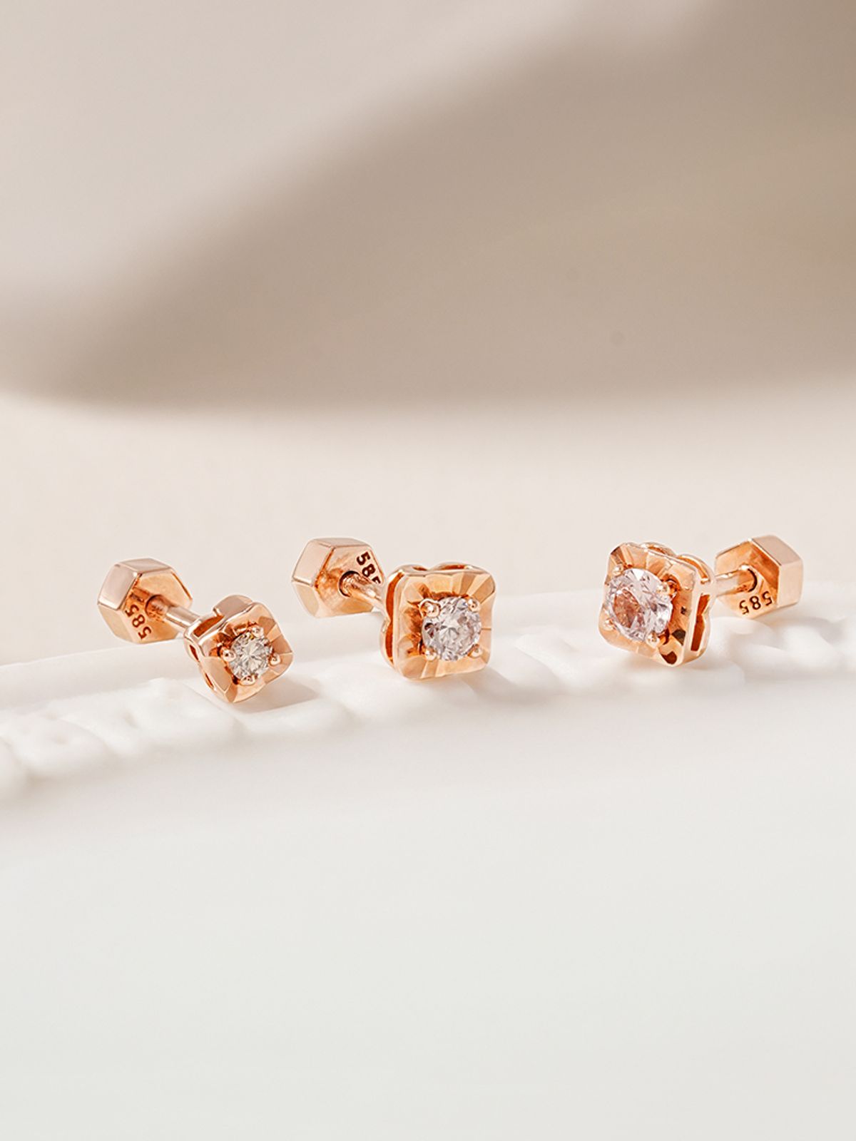 미니멀피어싱(MINIMALPIERCING) 14K 18K 루미라이트 골든 스퀘어 다이아몬드 피어싱