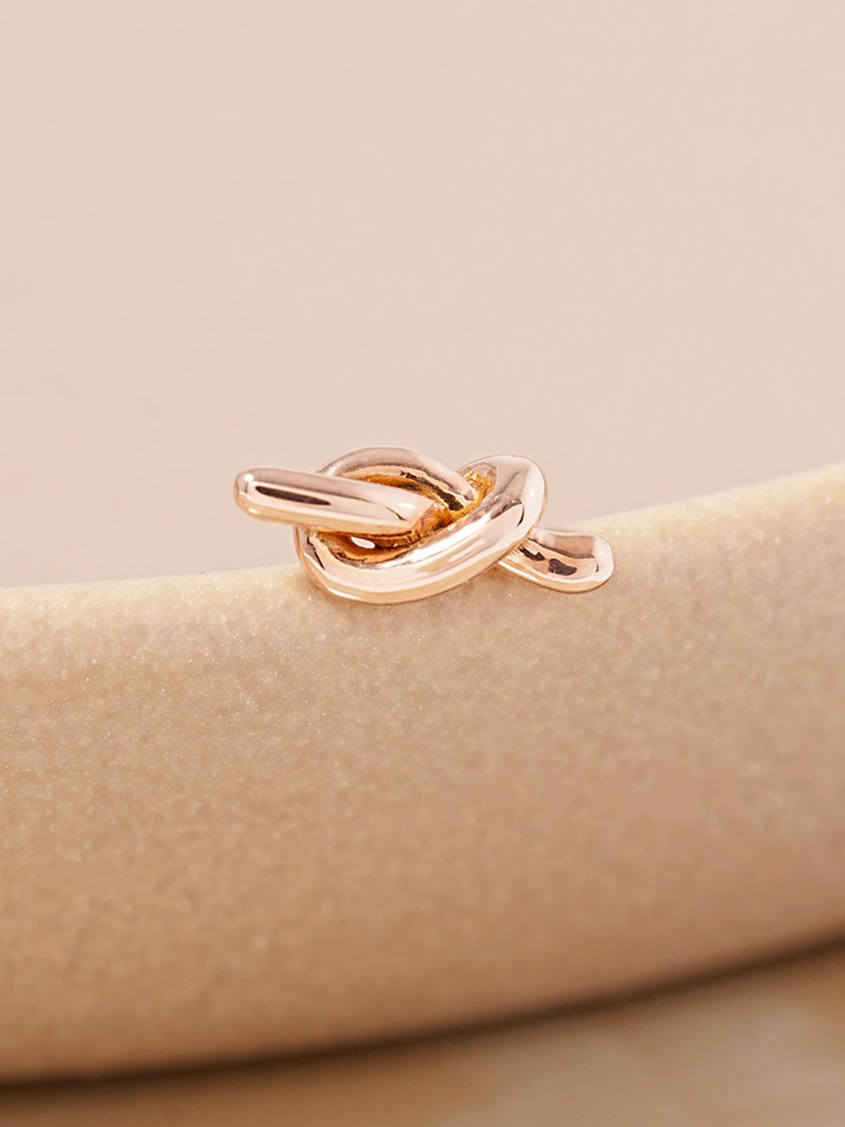 미니멀피어싱(MINIMALPIERCING) 14K 18K 심플 매듭 포인트 피어싱