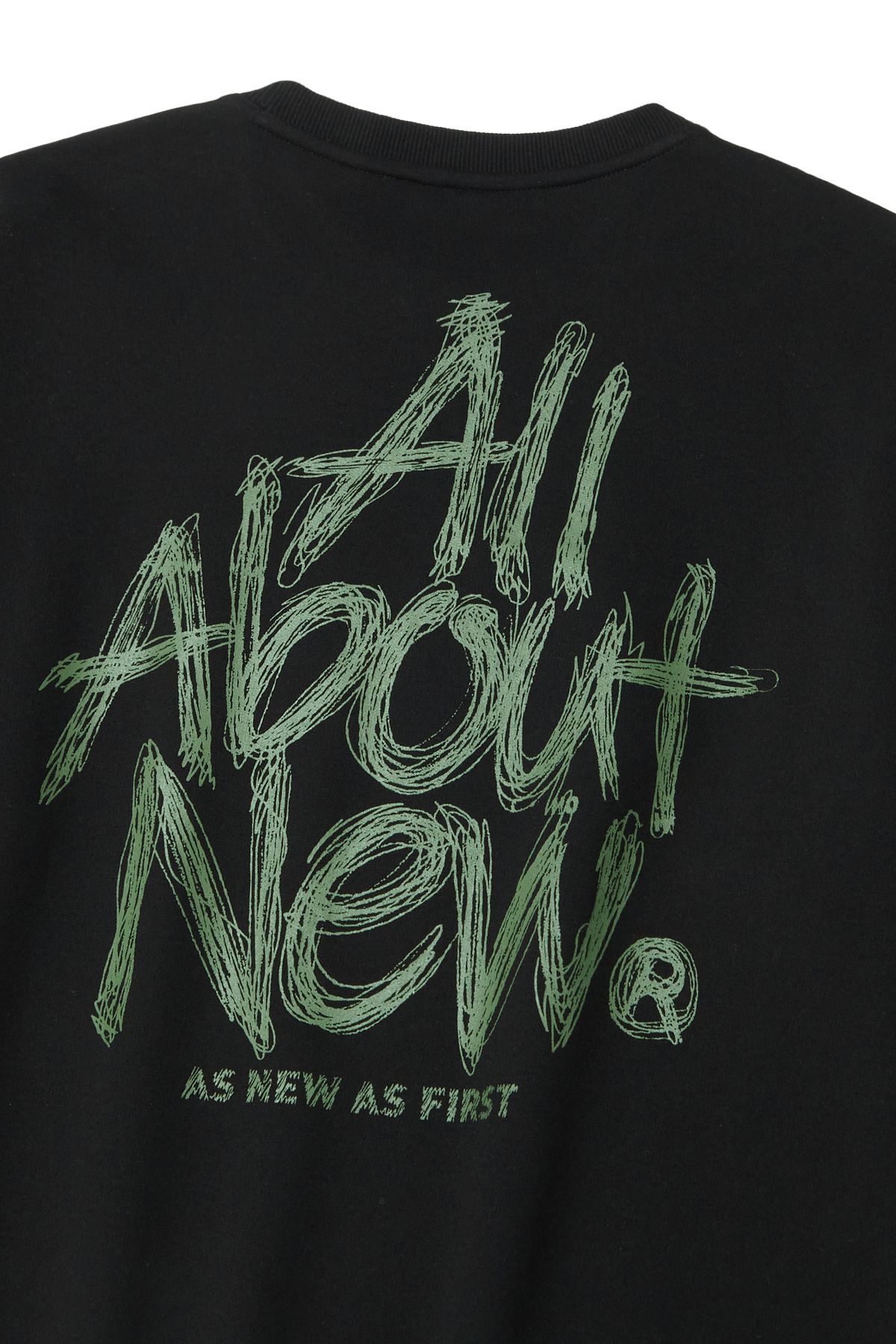 올어바웃뉴(ALL ABOUT NEW) 핸드 드로잉 로고 변형 맨투맨 블랙 ANA1TM03ABK