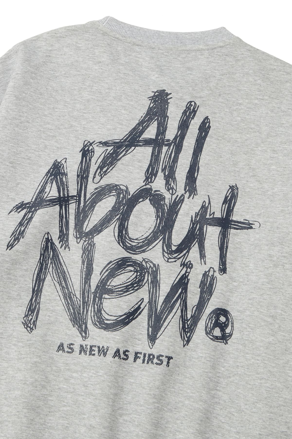 올어바웃뉴(ALL ABOUT NEW) 핸드 드로잉 로고 변형 맨투맨 M그레이 ANA1TM03AMG