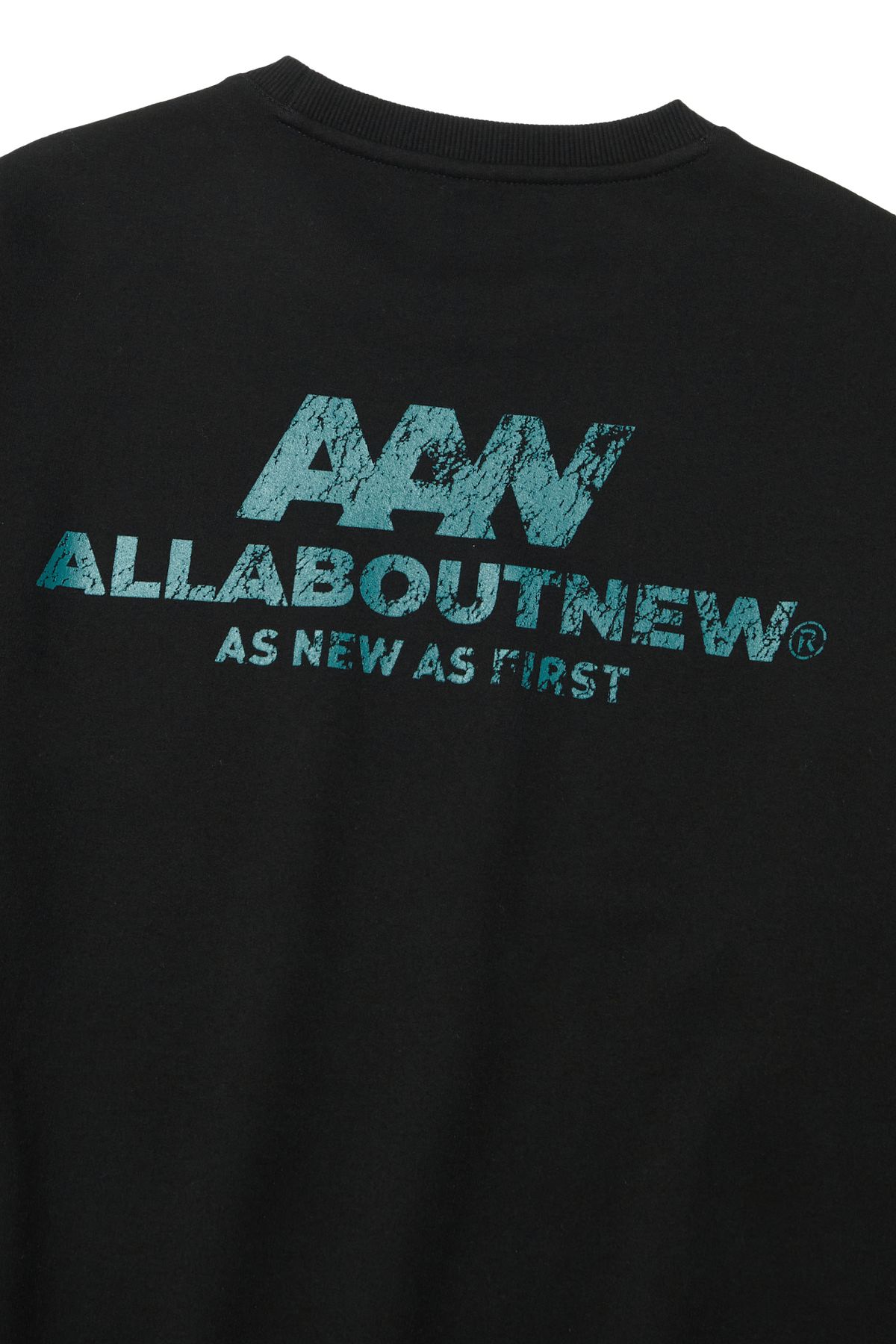 올어바웃뉴(ALL ABOUT NEW) 로고 크랙 맨투맨 블랙 ANA1TM32ABK