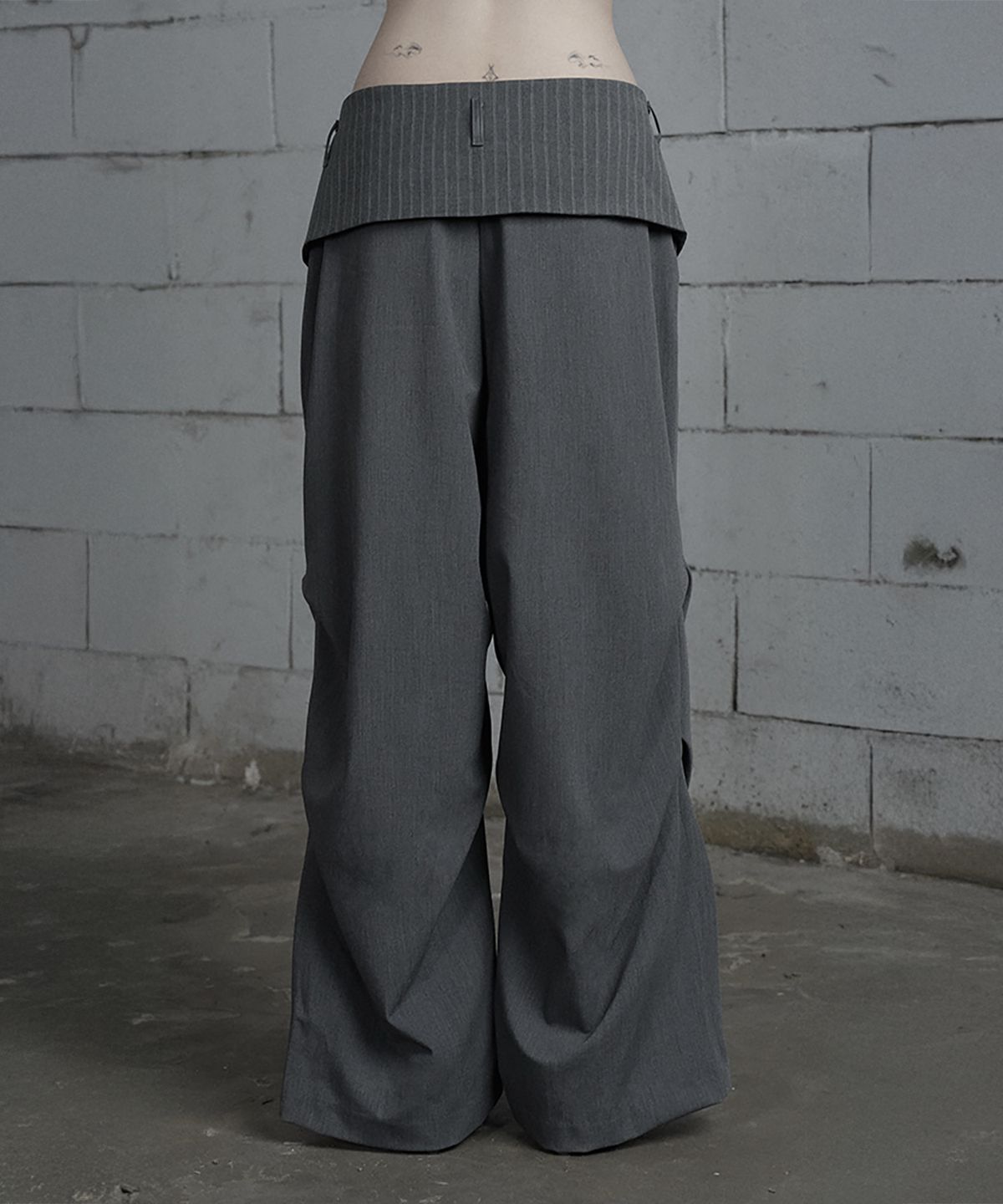 에트오소메(ETRE AU SOMMET) Panel Line Shirring Wide Slacks (Gray)