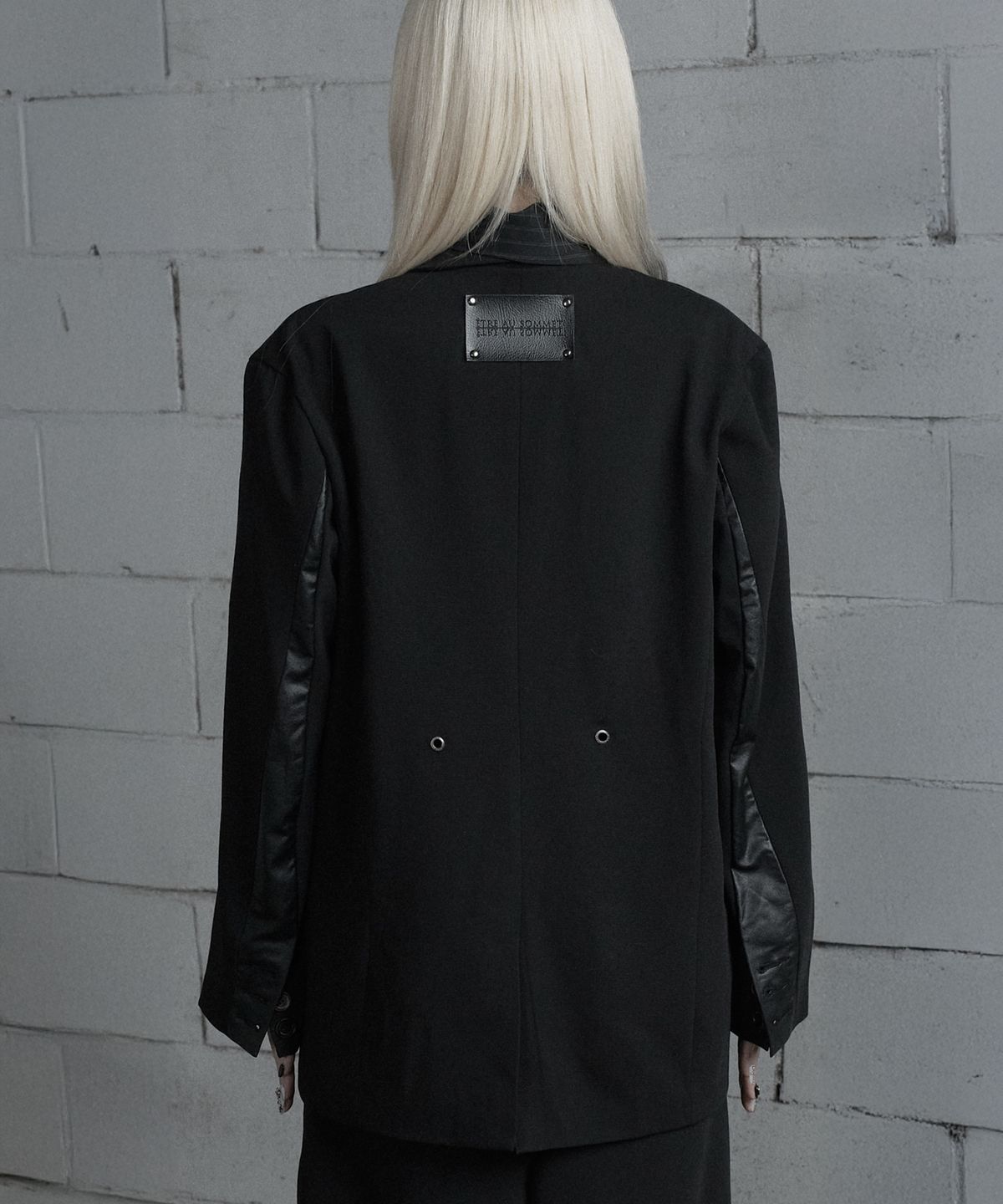 에트오소메(ETRE AU SOMMET) Panel Line Button Front Blazer (Black)