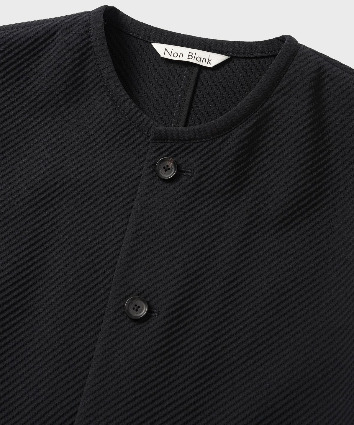 넌블랭크(NONBLANK) 라운드 넥 시어서커 엠보싱 점퍼_DARK NAVY