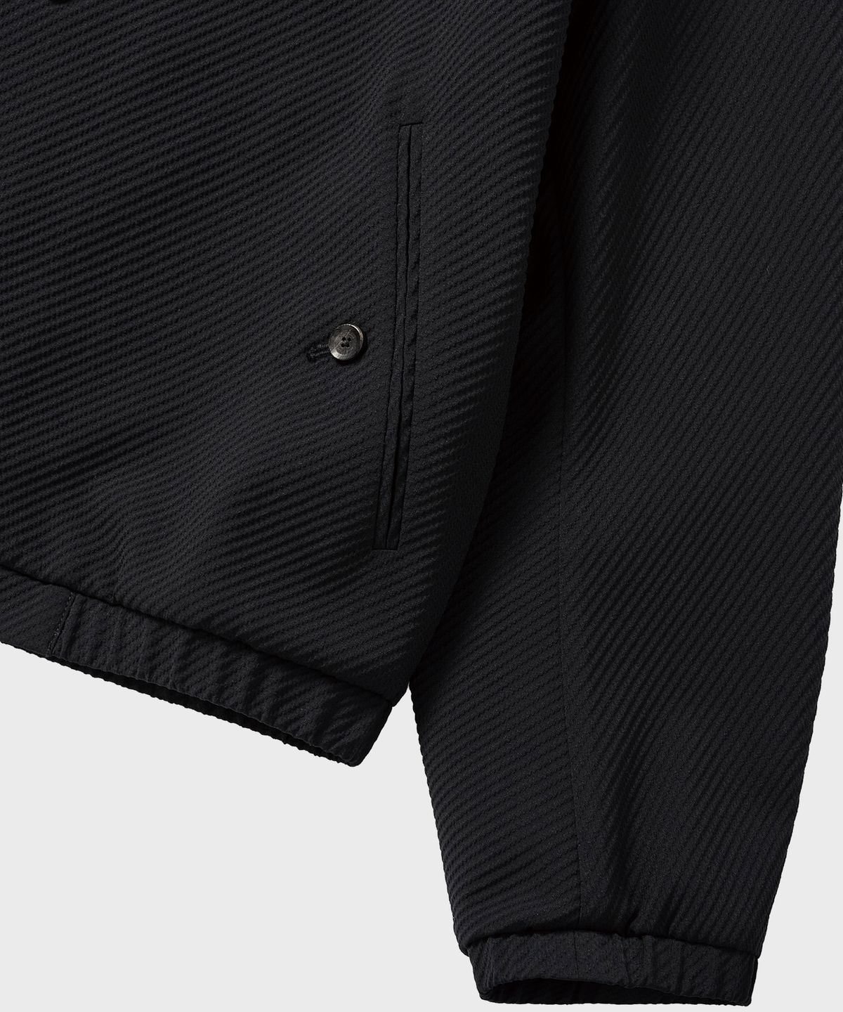 넌블랭크(NONBLANK) 라운드 넥 시어서커 엠보싱 점퍼_DARK NAVY