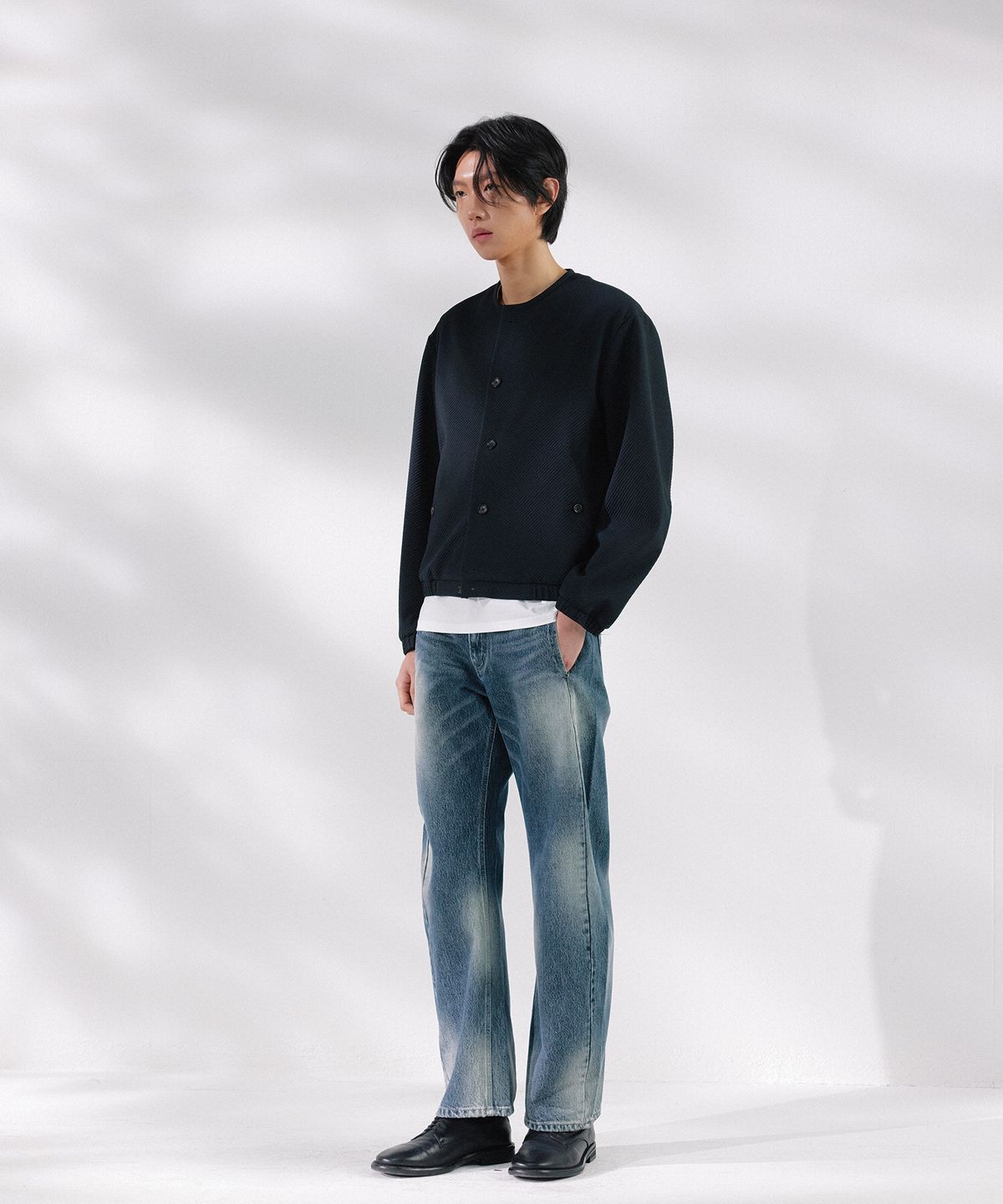 넌블랭크(NONBLANK) 라운드 넥 시어서커 엠보싱 점퍼_DARK NAVY
