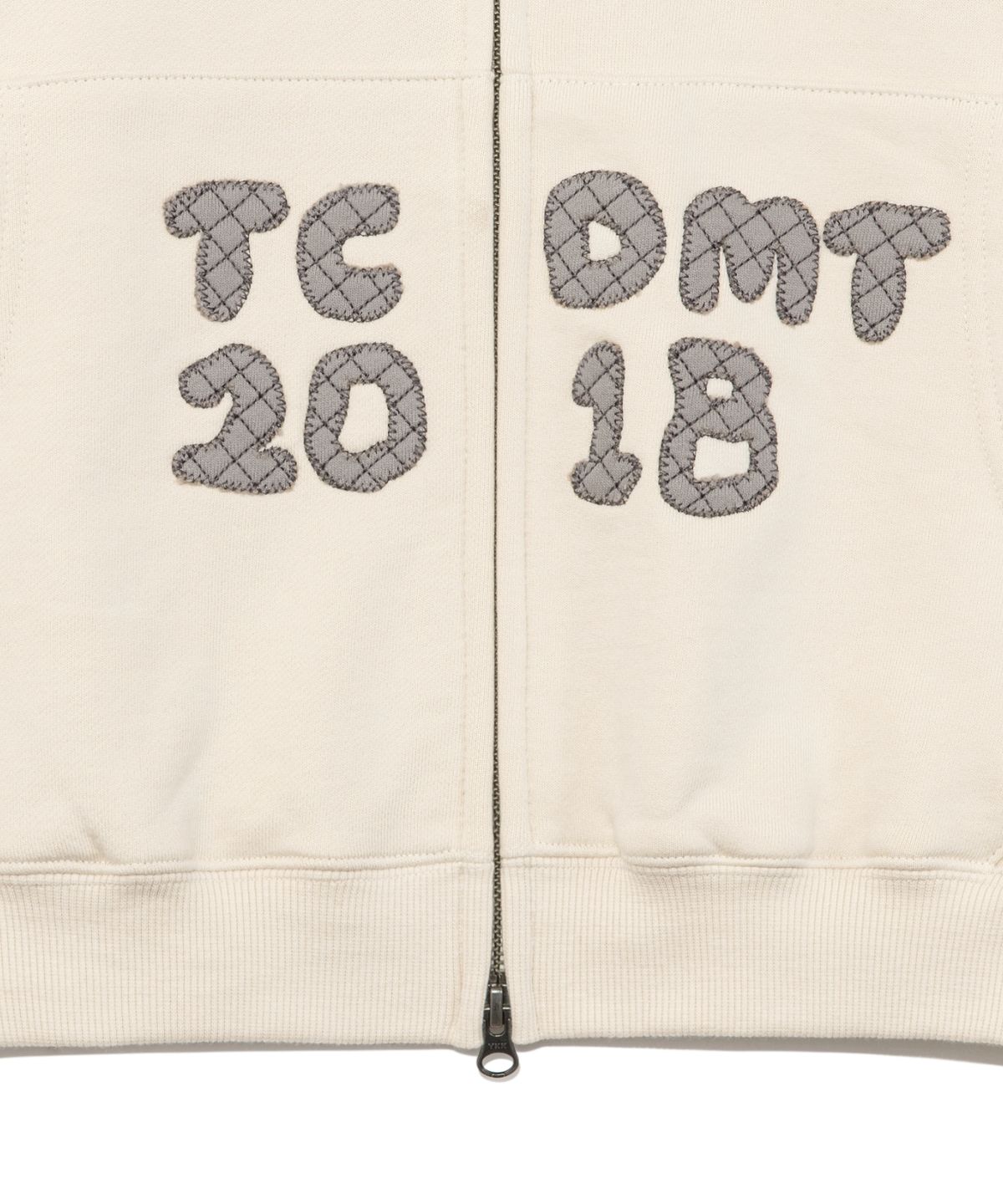 더콜디스트모먼트(THE COLDEST MOMENT) TCM logo applique hooded zip-up (oatmeal)