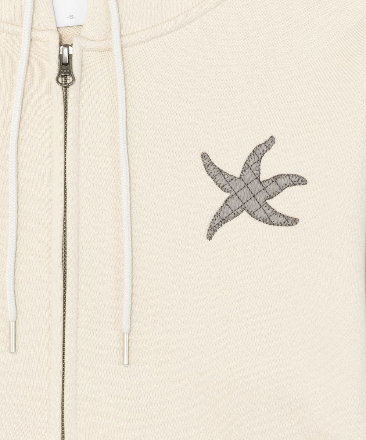 더콜디스트모먼트(THE COLDEST MOMENT) TCM logo applique hooded zip-up (oatmeal)