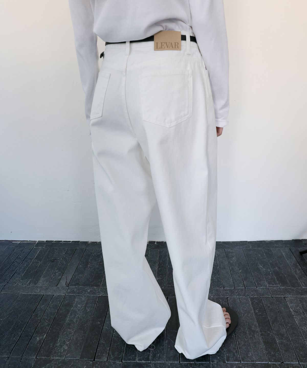 르바(LEVAR) Overdyed Wide Denim - Off White