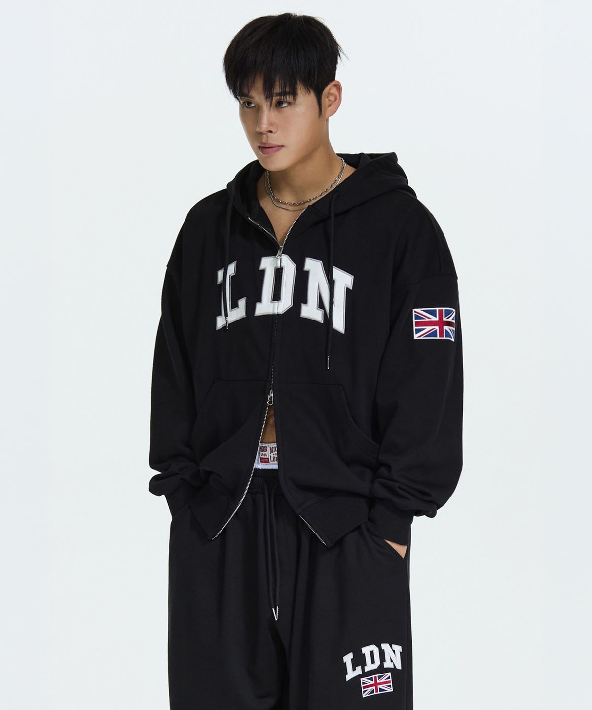 미치코런던 스포츠(MICHIKO LONDON SPORTS) LDN 벌키 후드 집업 블랙