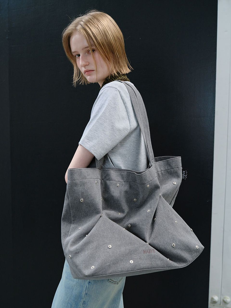 【美品】RAIVE Witty Shoulder トートバッグ 레이브(RAIVE) Witty Shoulder UF6SB117_2color - 사이즈 & 후기 | 무신사