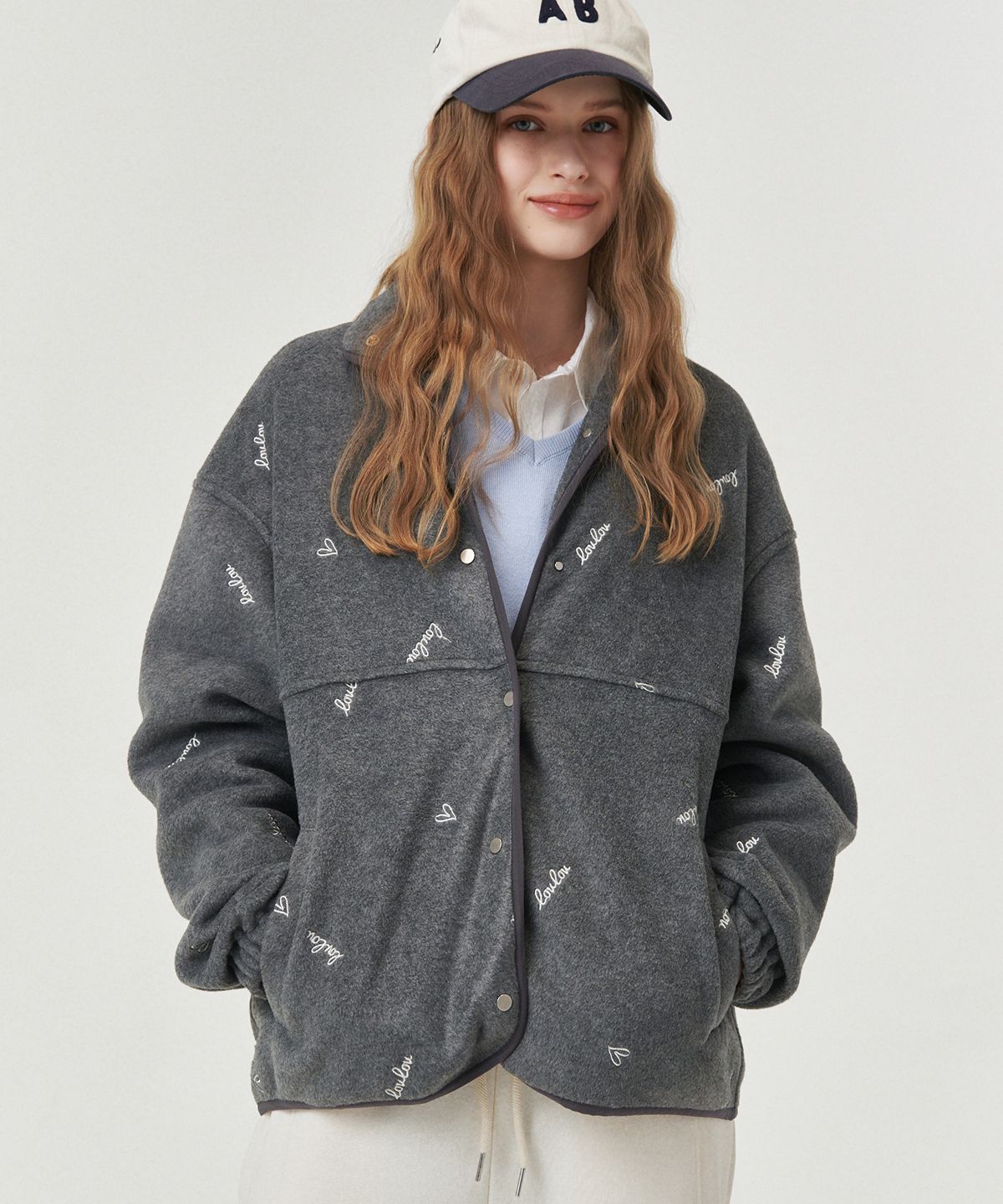 로브로브(LOVLOV) COZY LOV EMBROIDERED FLEECE