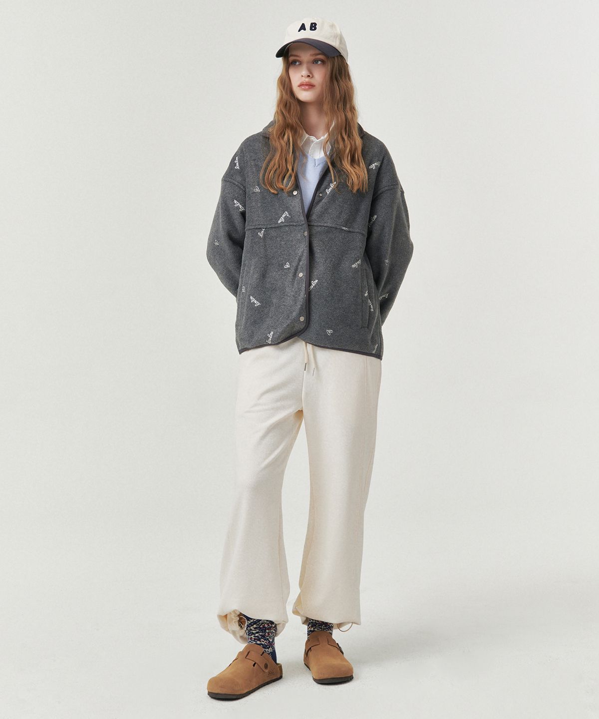 로브로브(LOVLOV) COZY LOV EMBROIDERED FLEECE