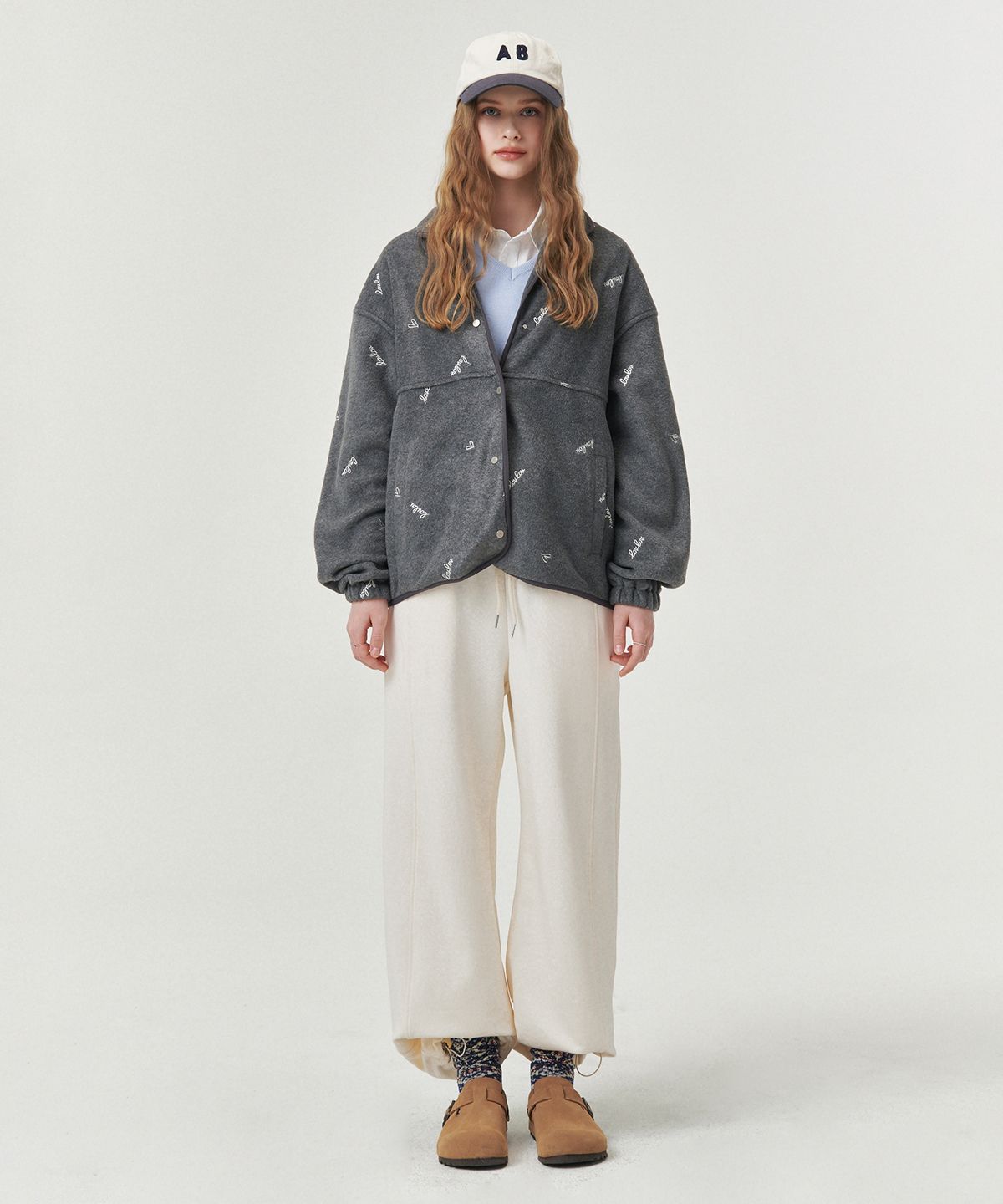 로브로브(LOVLOV) COZY LOV EMBROIDERED FLEECE