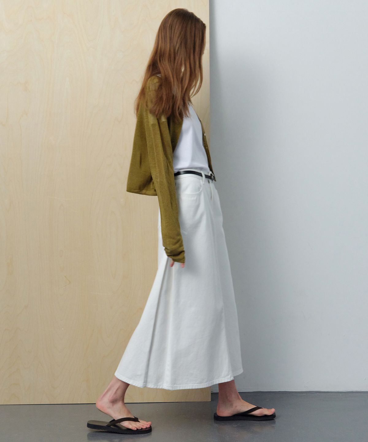 르바(LEVAR) Trigger Pleated Denim Long Skirt - Off White