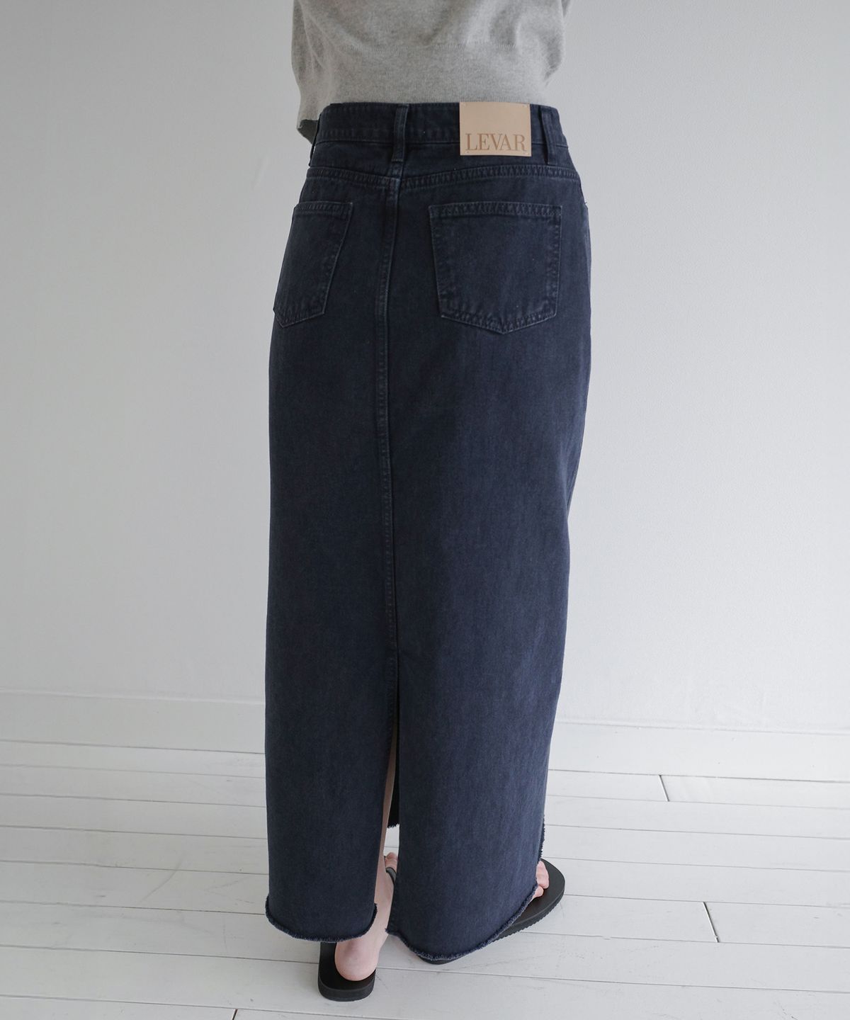 르바(LEVAR) Rear-Slit Denim Long Skirt - Stone Navy