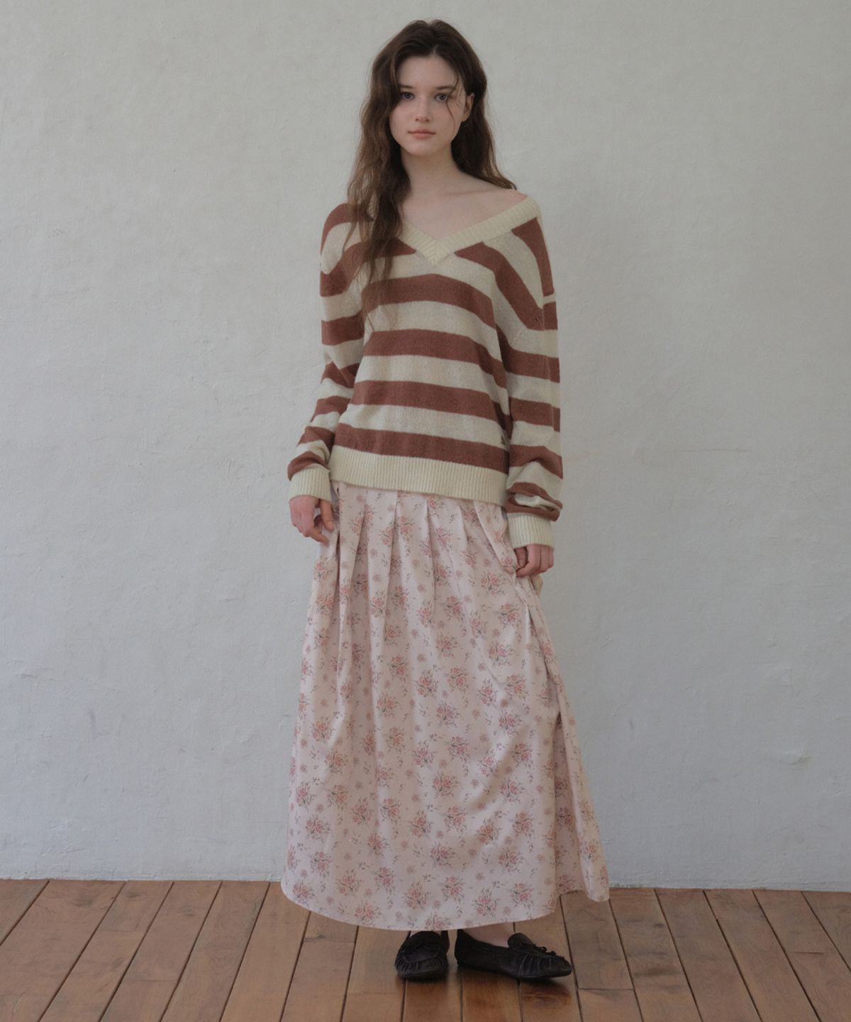 아우어노스텔지아(OURNOSTALGIA) Hairy Stripe V-Neck Knit_Brick mocha(OC26KN13)