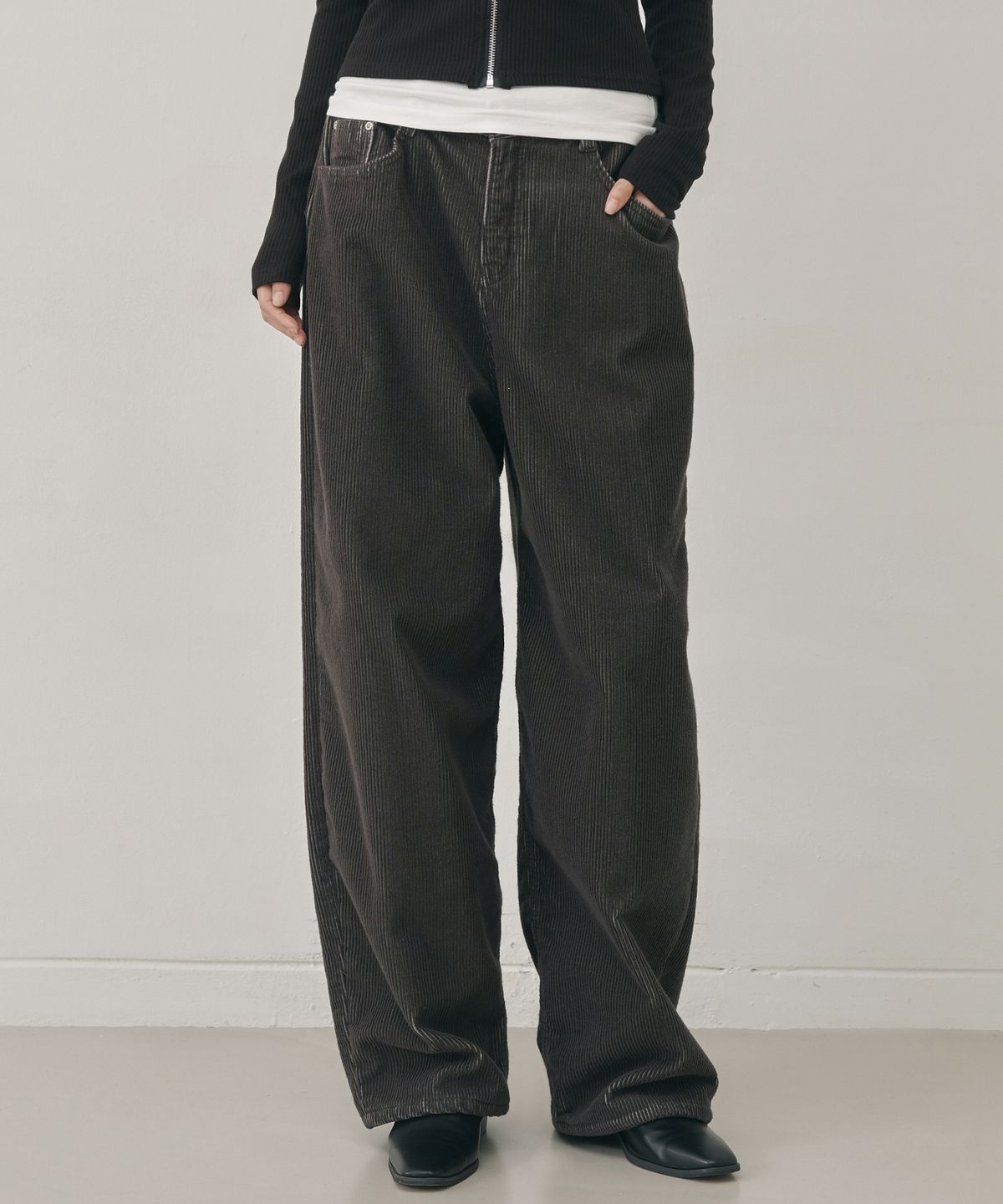 닉앤니콜(NICK&NICOLE) CURVED WALE CORDUROY PANTS_DEEP KHAKI