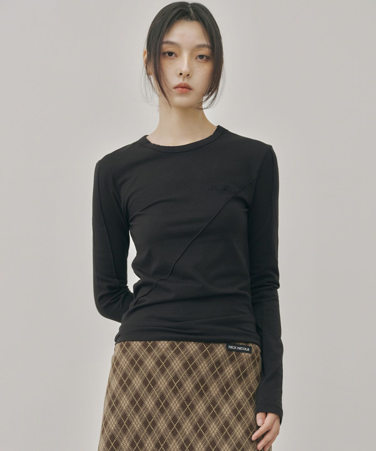 닉앤니콜(NICK&NICOLE) DIAGONAL LONG SLEEVE TOP_BLACK