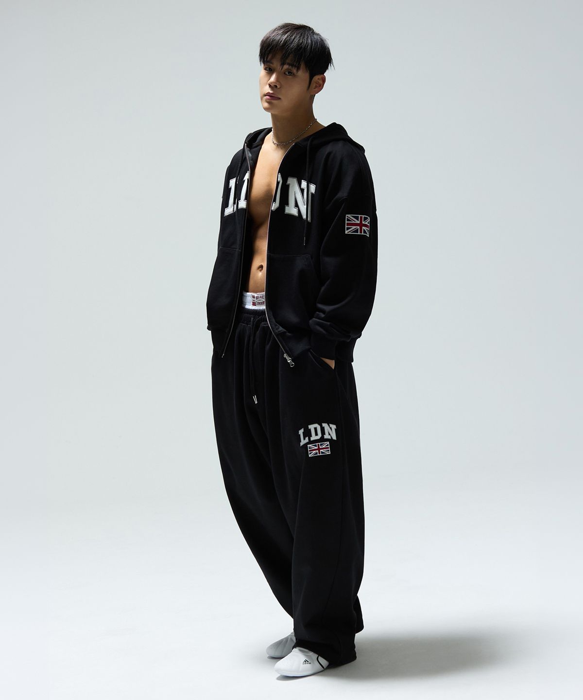 미치코런던 스포츠(MICHIKO LONDON SPORTS) LDN 벌키 스웻 팬츠 블랙
