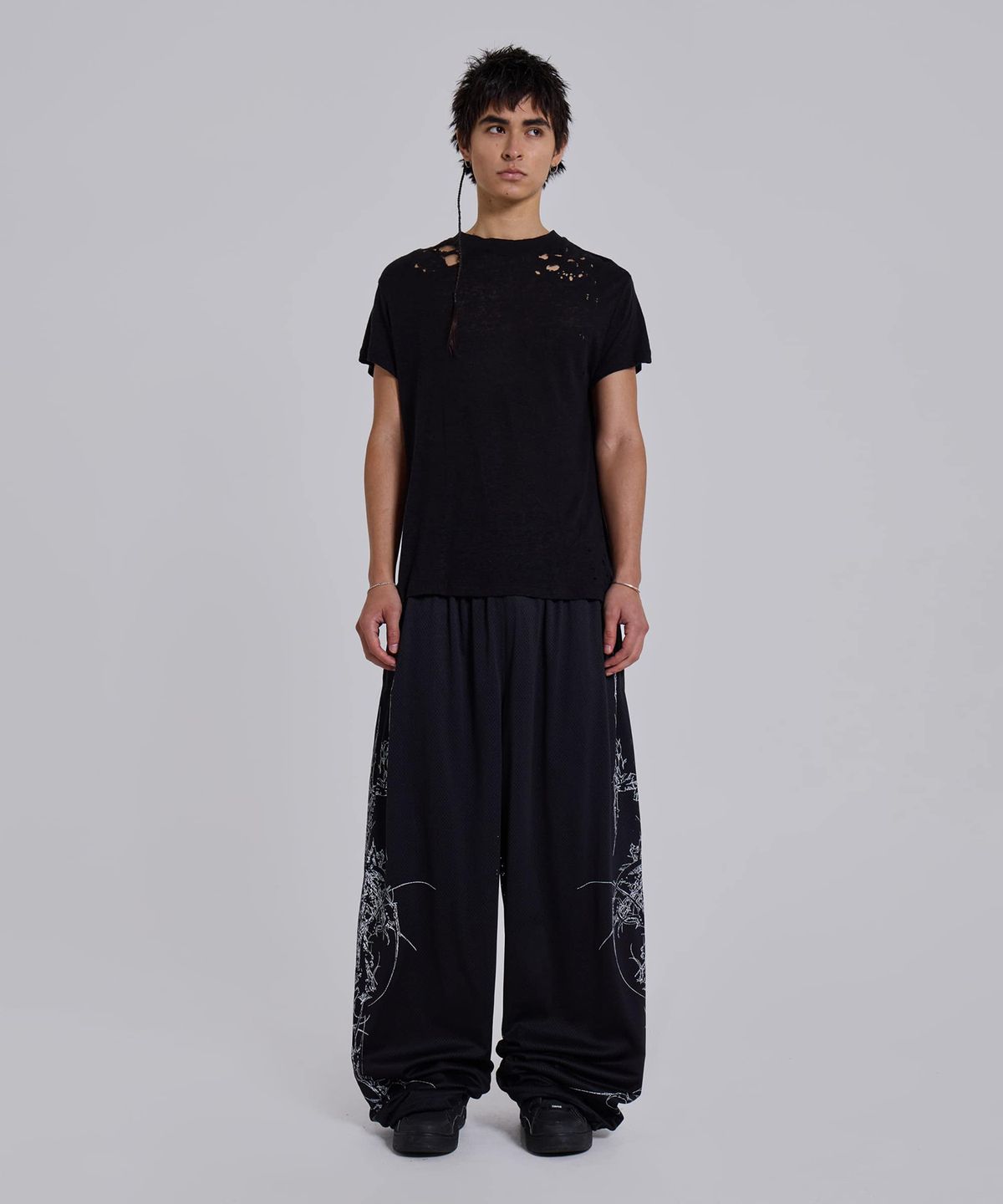 제이디드 런던(JADED LONDON) (U) 엠브로이더드 몬스터 에어텍스 베이퍼 블랙 0P4QU3 EMBROIDERED MONSTER AIRTEX VAPOUR BLACK