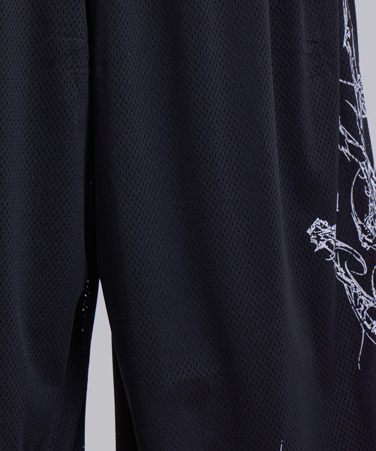 제이디드 런던(JADED LONDON) (U) 엠브로이더드 몬스터 에어텍스 베이퍼 블랙 0P4QU3 EMBROIDERED MONSTER AIRTEX VAPOUR BLACK